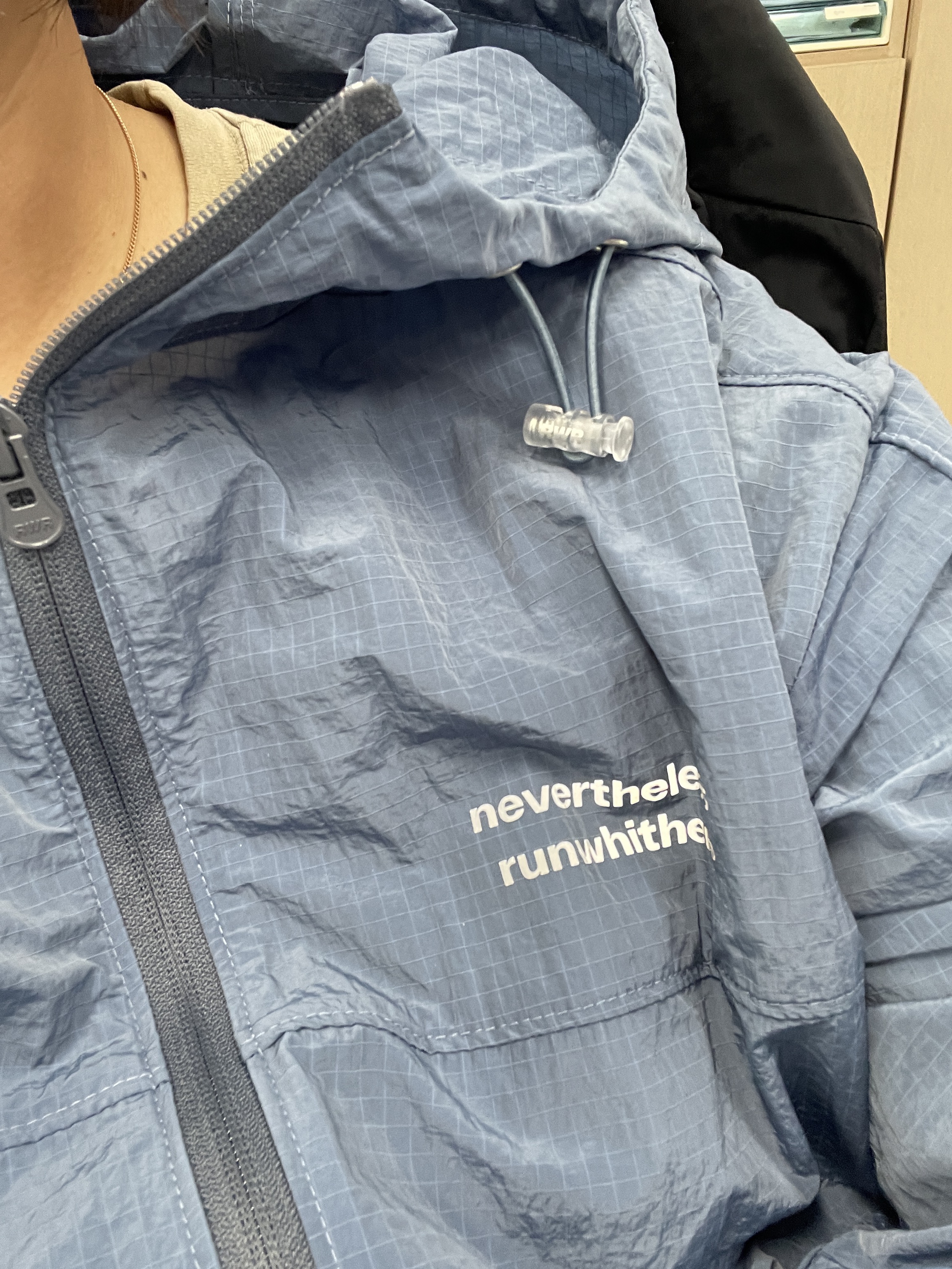 [KREAM 단독] runwhither Windbreaker Jacket V2 Blue 착용 스타일