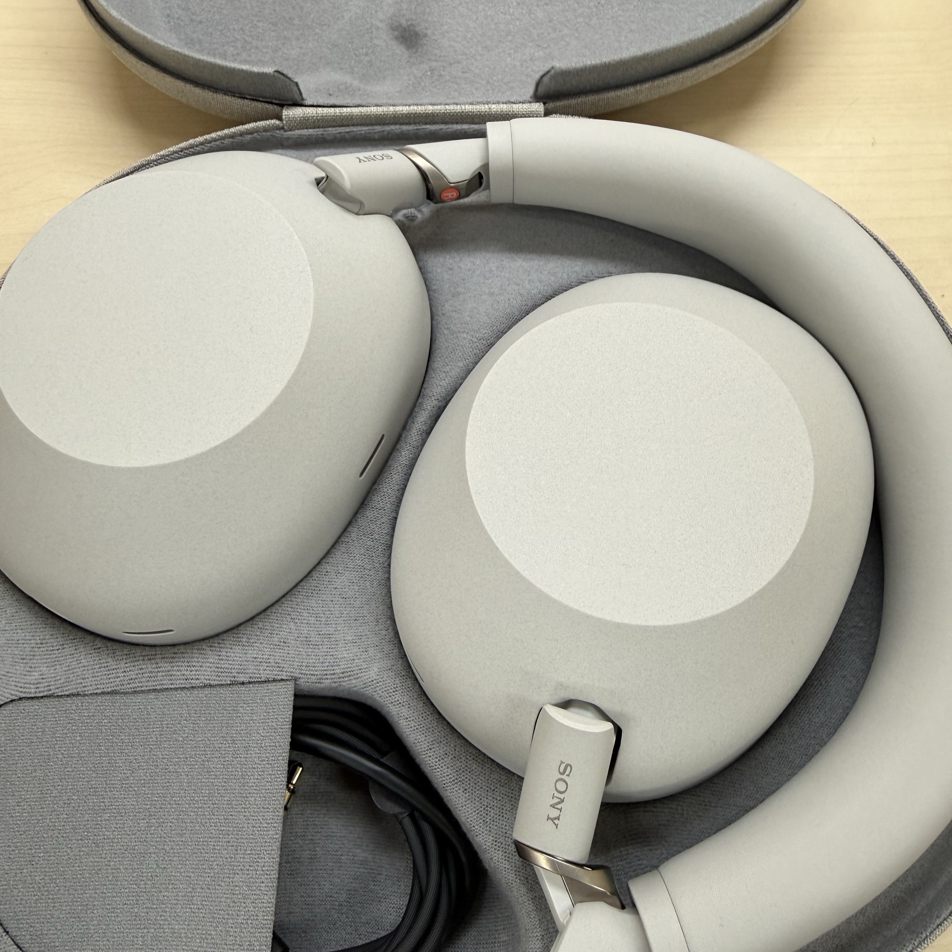 Sony WH-1000XM6 Silver (Sony Korea Ver.) 착용 스타일