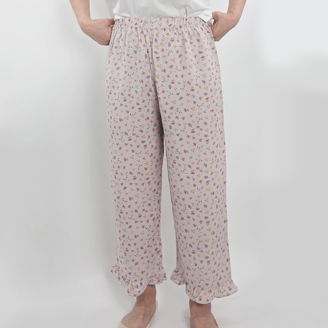 [3% 적립] 에이원 코지핏 8부 레이온 플로라 프릴 파자마 팬츠 잔꽃스완([3% 적립] (W) AONE Cozy Fit Rayon Floral Frill Pajamas Swan) - 2