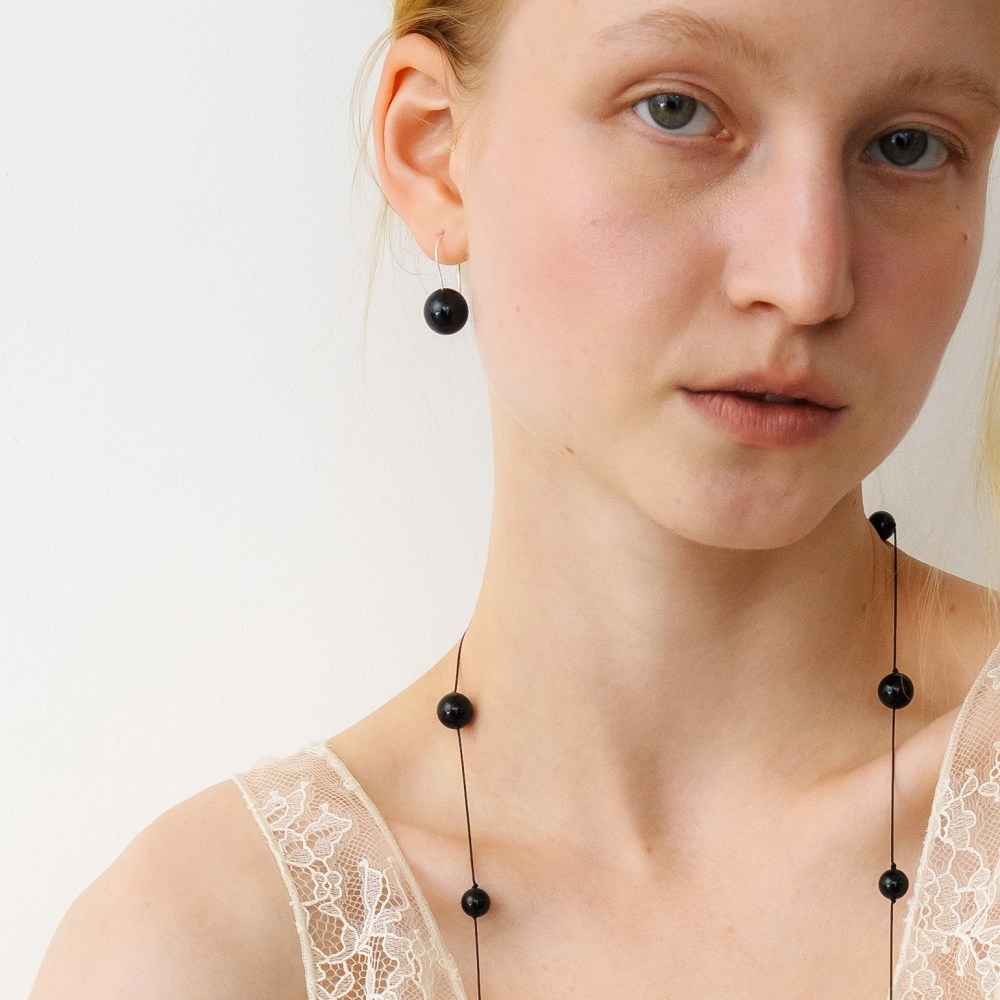 러브미몬스터 천연 원석 후크 귀걸이 블랙(lovememonster Natural Gem Hook Earrings BLACK) - 2