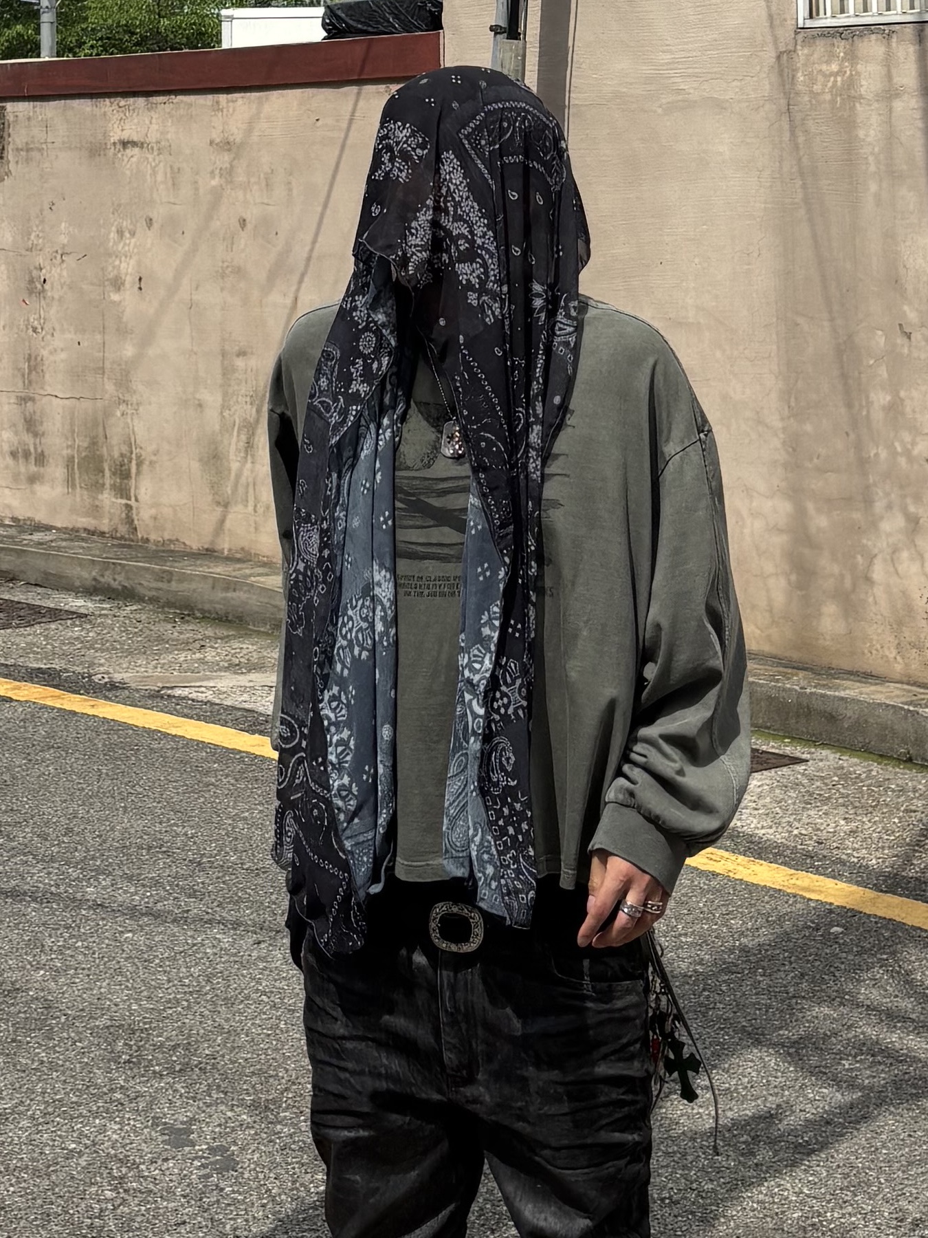Converse x Drkshdw Turbodrk Chuck 70 Ox Silver Lacquered Denim, Chrome Hearts Horseshoe Denim Baseball Hat Black 착용 스타일 - 3