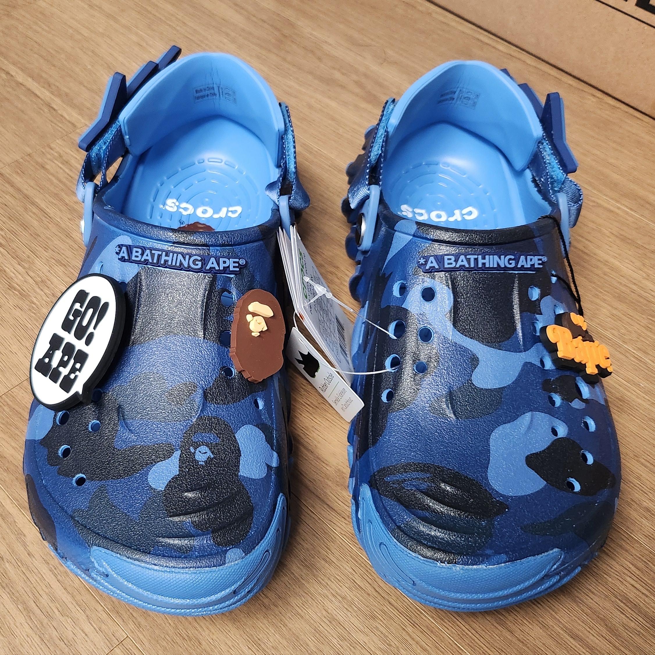 Crocs x BAPE Echo RO Clog Navy 착용 스타일 - 3