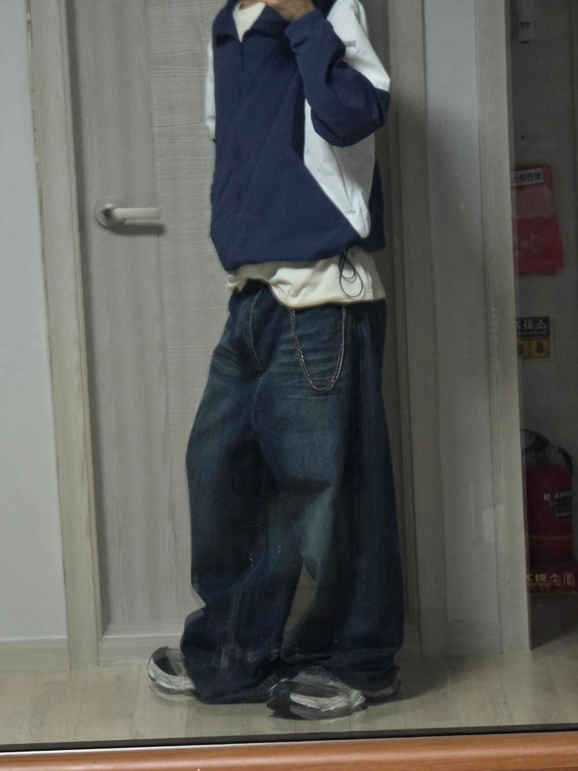 Balenciaga Baggy Pants Deep Blue, Balenciaga Cargo Sneakers White Grey 착용 스타일 - 2