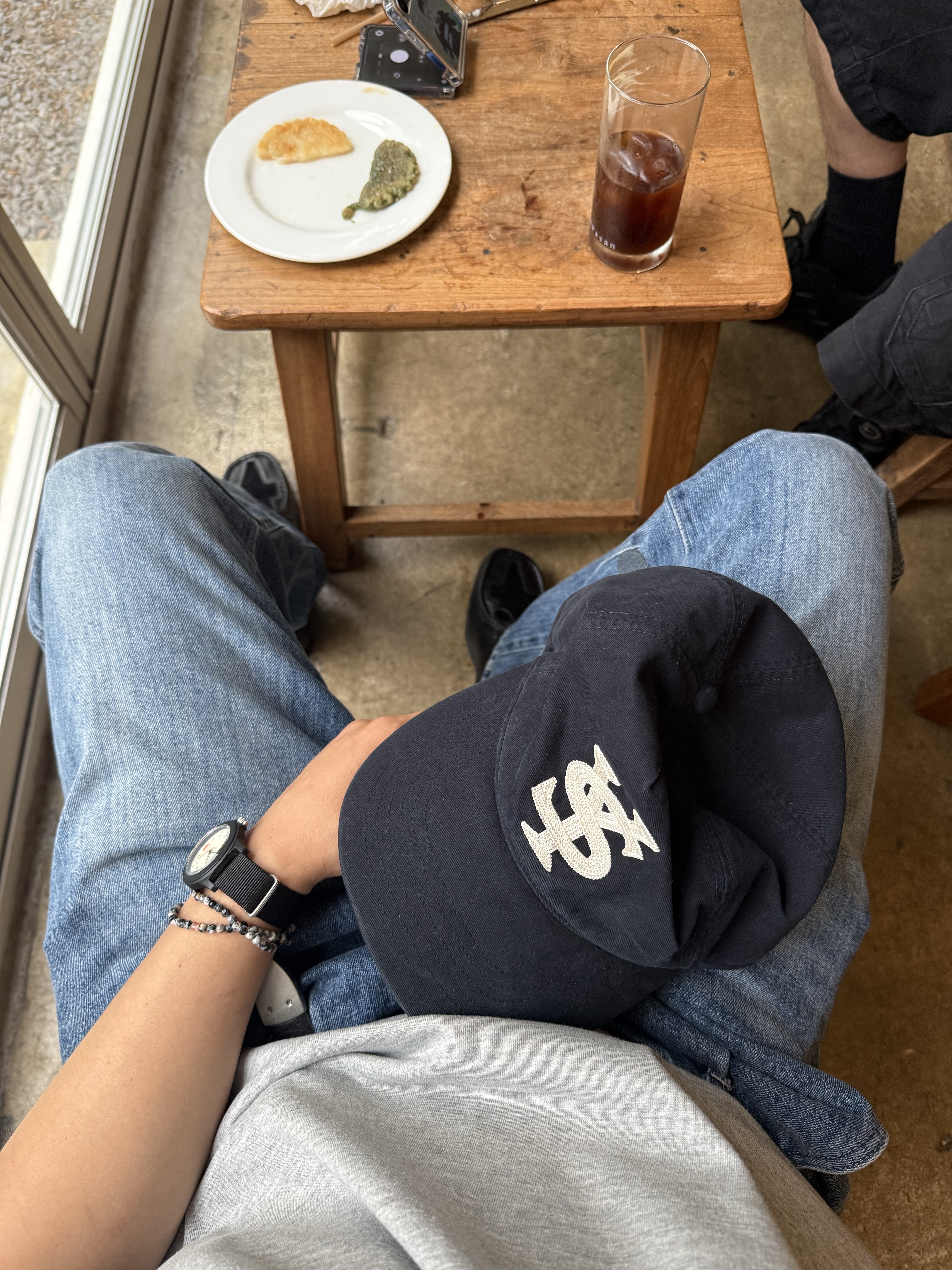 [프리오더] Polyteru Wallabee Shoes Star Leather Black, Rough Side Drape Denim Pants Light Blue 착용 스타일 - 5