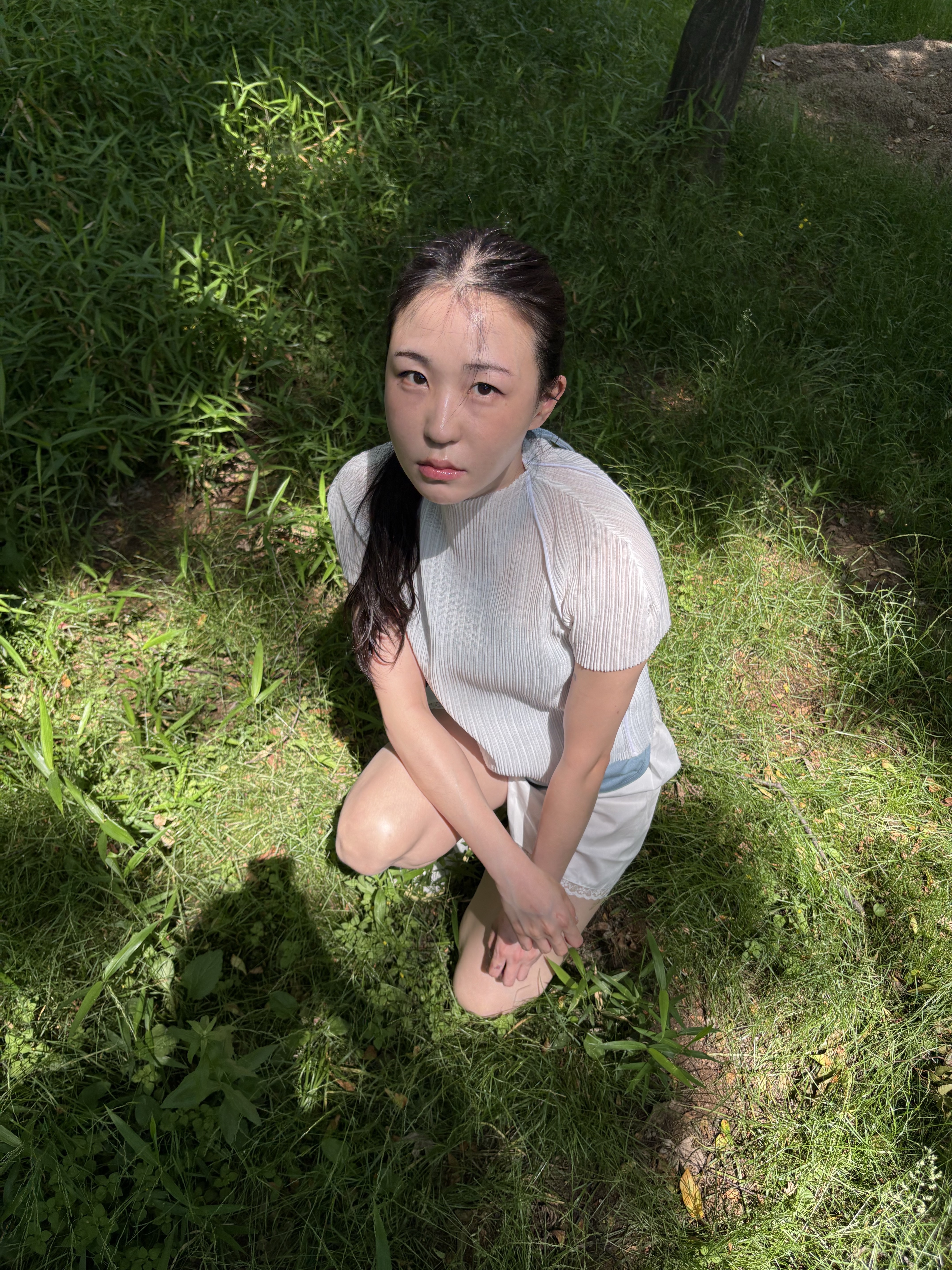 Amomento Women Pleats Raglan Top White - 26SS, Baserange Women Mar Top Seri Blue - 26SS 착용 스타일 - 2