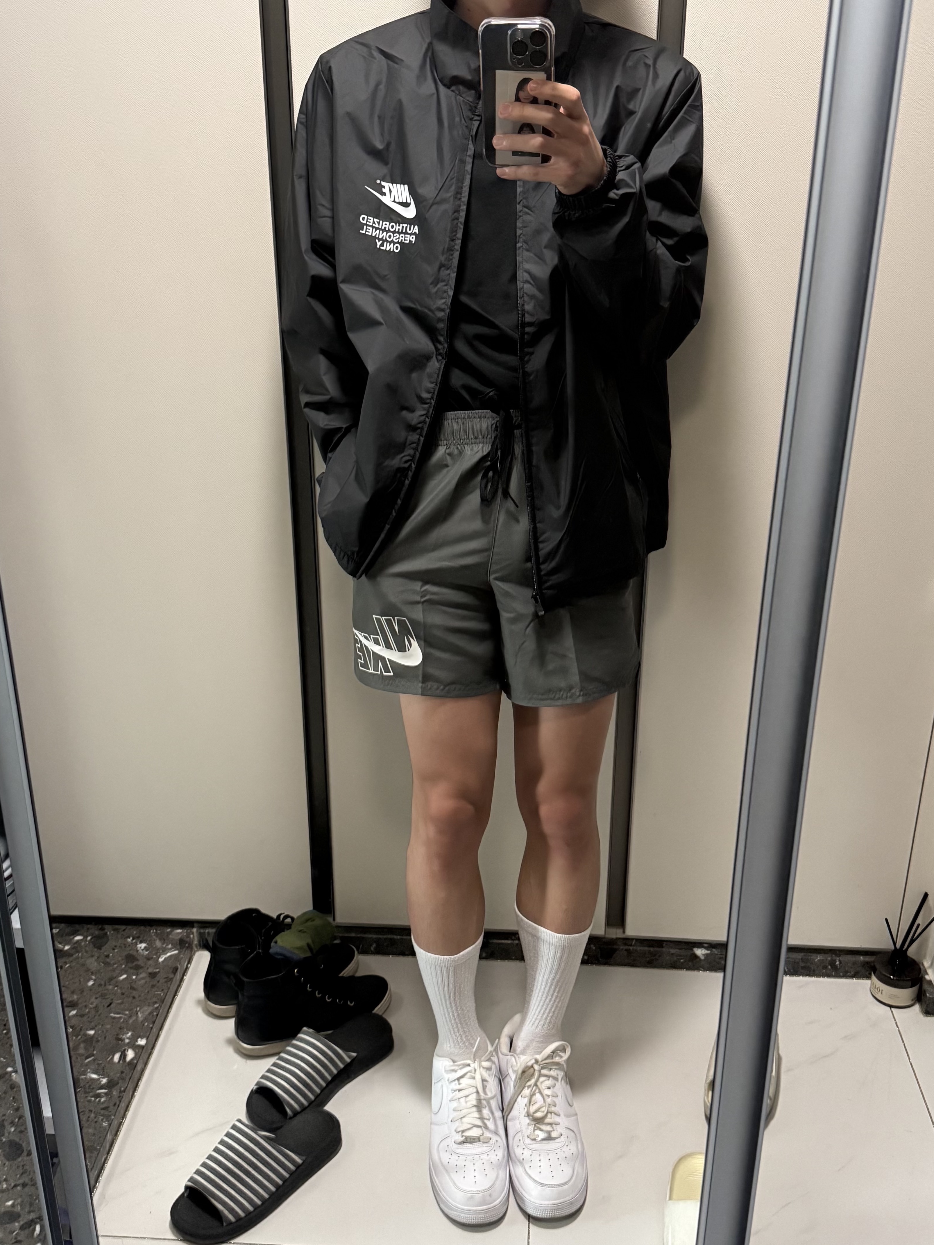 Nike NSW Woven Lined Flow Shorts Vivid Green - Asia, Nike Pro Training Dri-Fit Short Sleeve Top Black White - Asia 착용 스타일 - 2