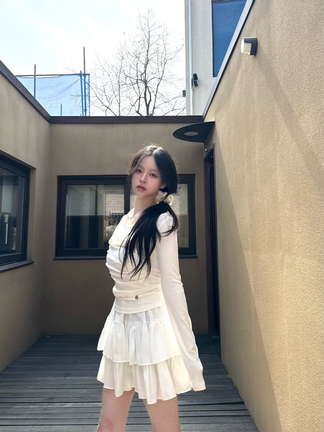 Rosefrantz Drape Layered Halter Long Sleeve [Ivory] 착용 스타일 - 2