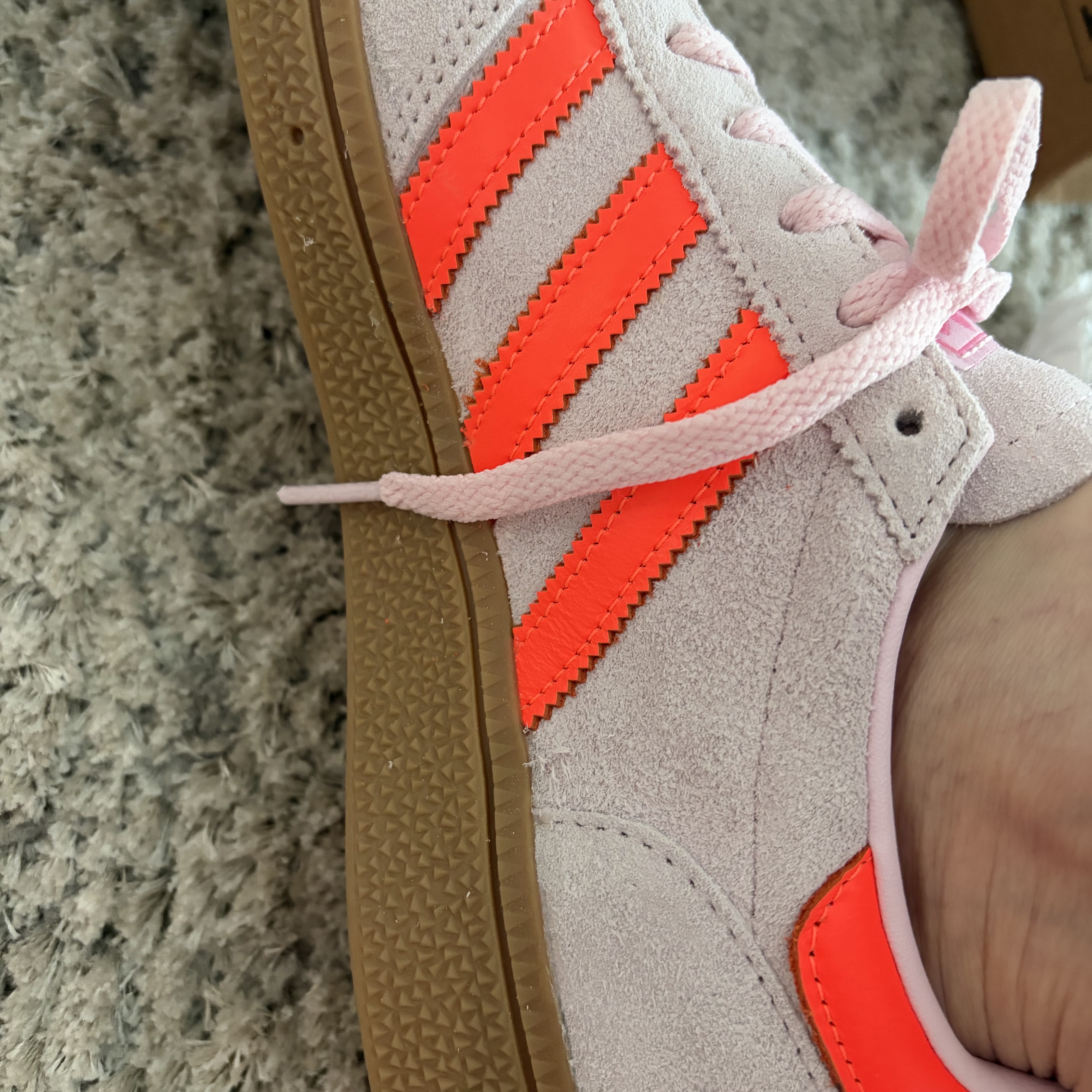 (W) Adidas Handball Spezial Clear Pink Solar Orange 착용 스타일
