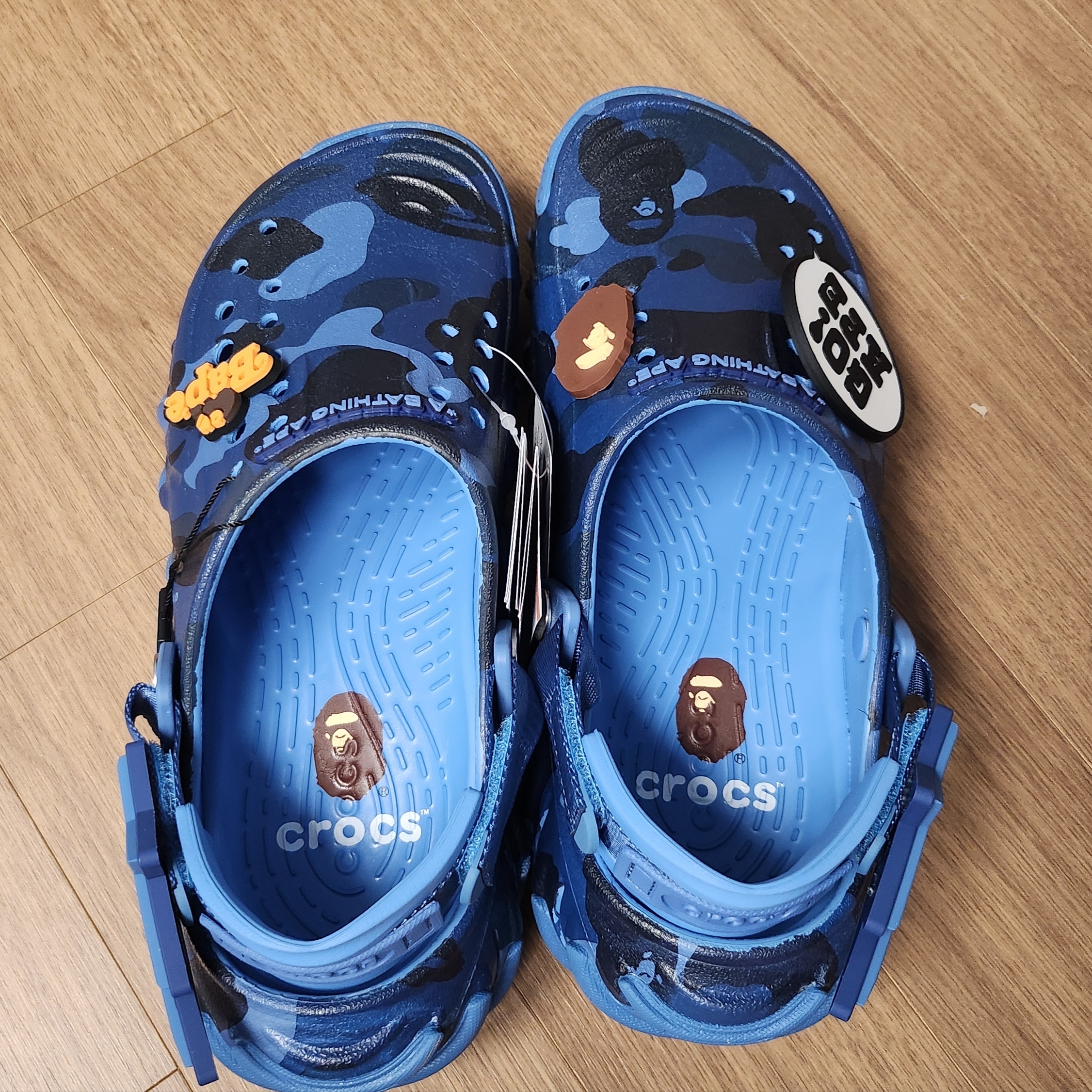Crocs x BAPE Echo RO Clog Navy 착용 스타일 - 5