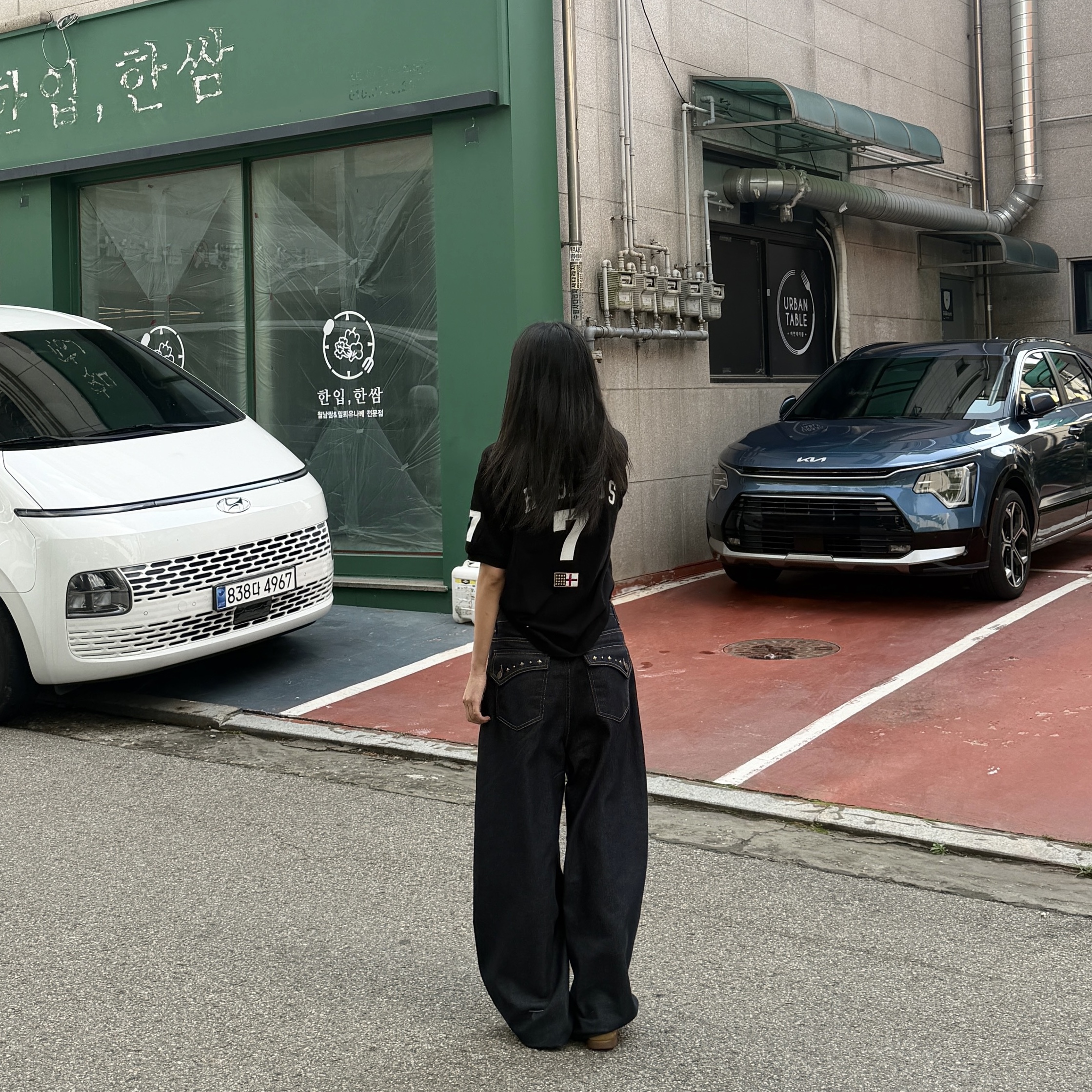 Flavorism Red Horse Pique Shirt Black, Adidas Tobacco Gruen Mesa Brown Desert 착용 스타일 - 3