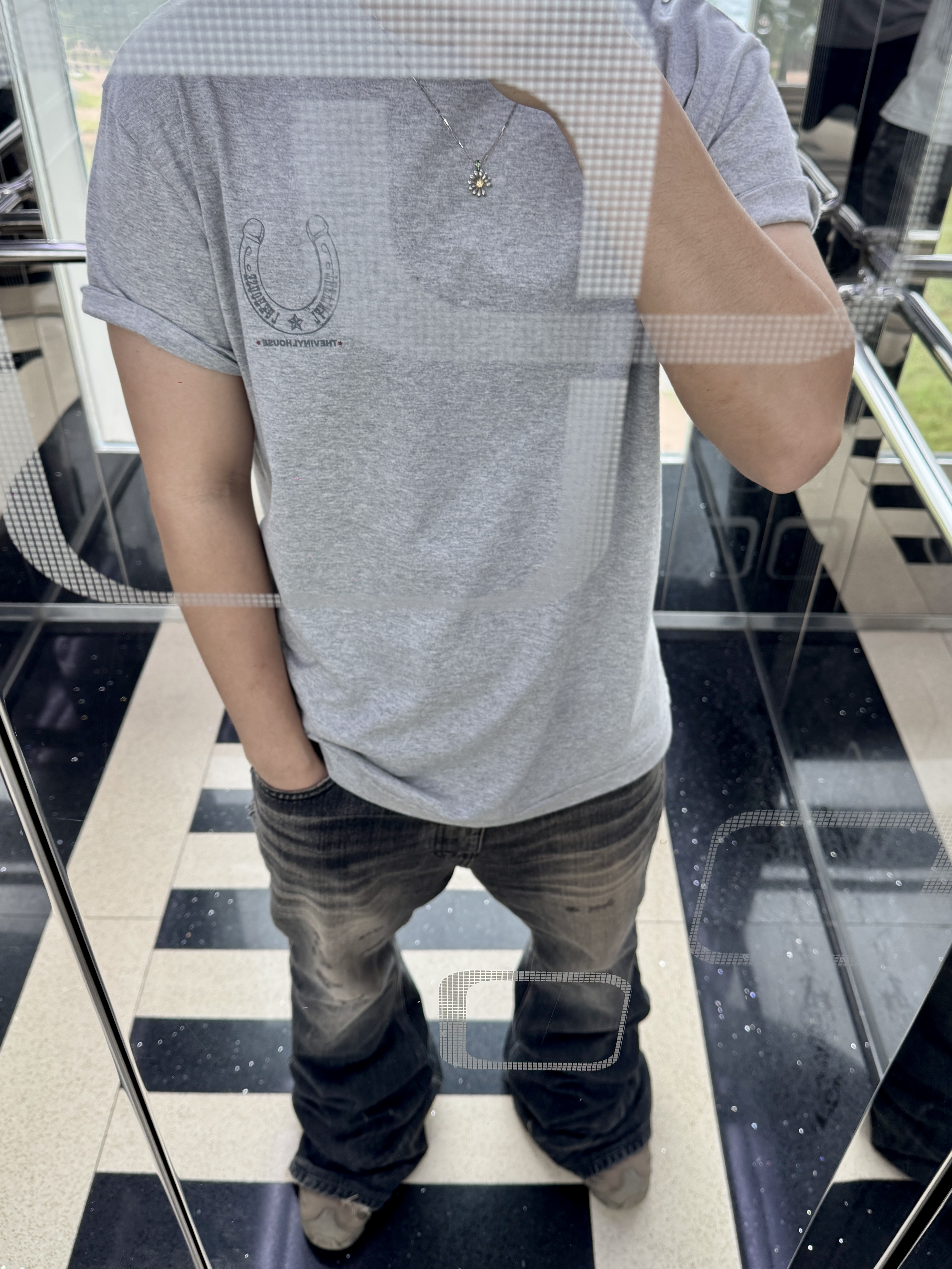 Thevinylhouse Lucky House Tee Grey, Salomon x Rier XA Mid GTX Argile 착용 스타일 - 4