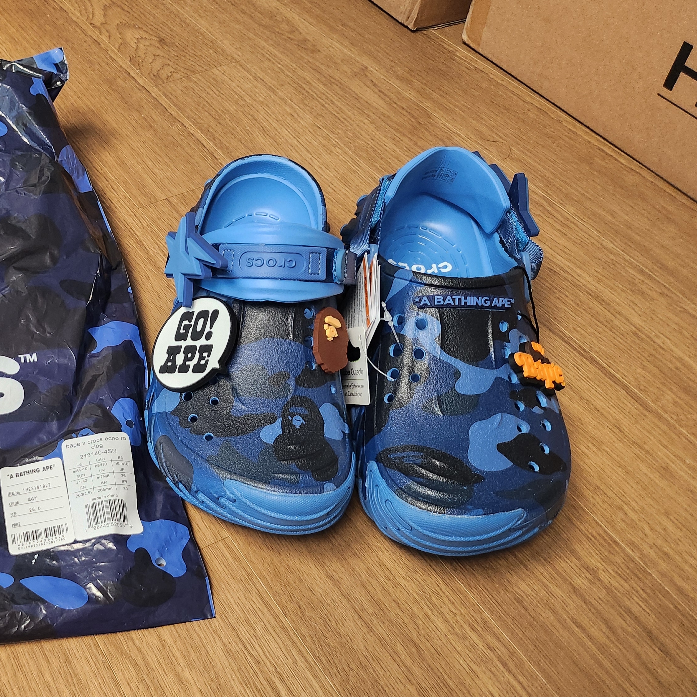 Crocs x BAPE Echo RO Clog Navy 착용 스타일 - 6