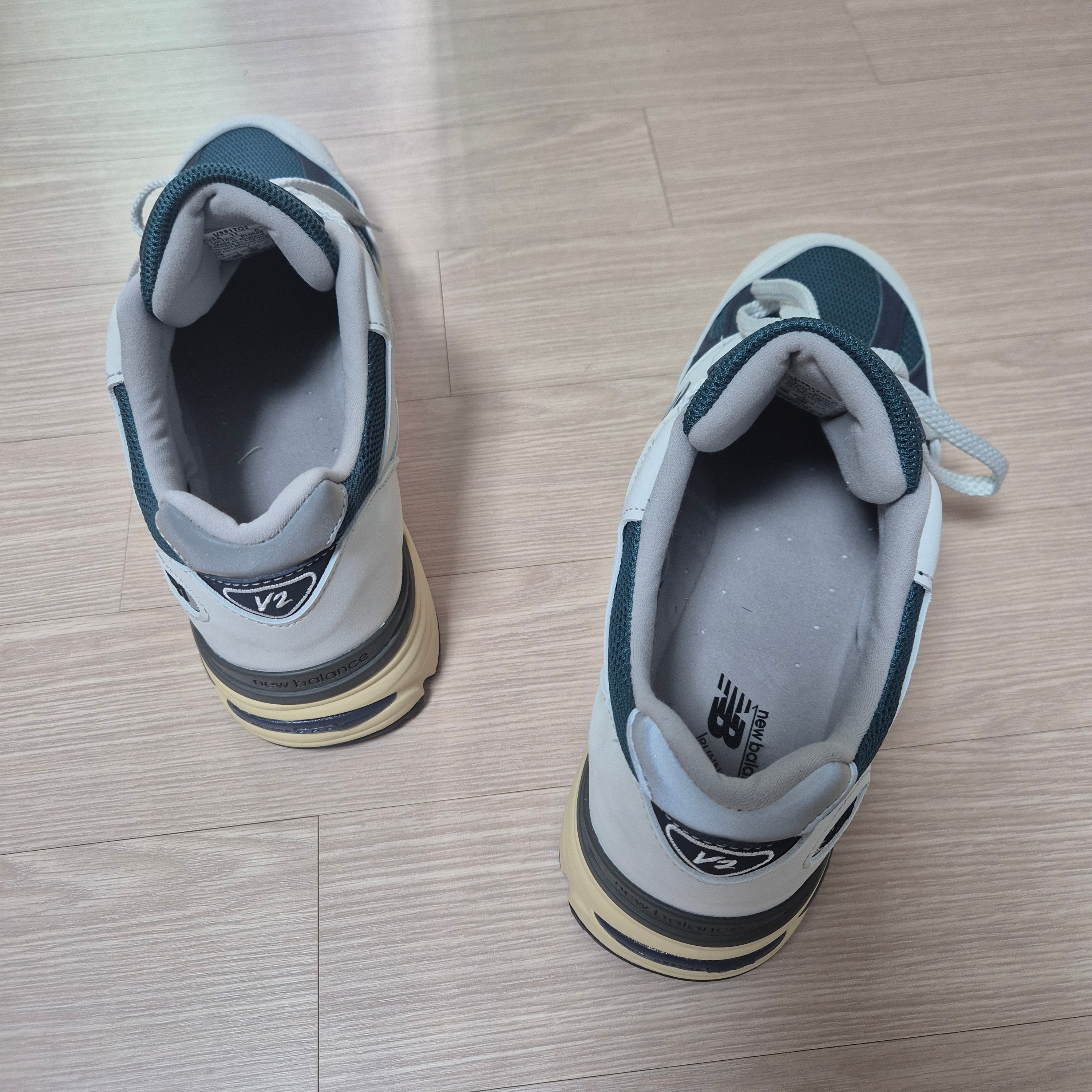 New Balance 991v2 Made in UK Grey Balsam 착용 스타일 - 1