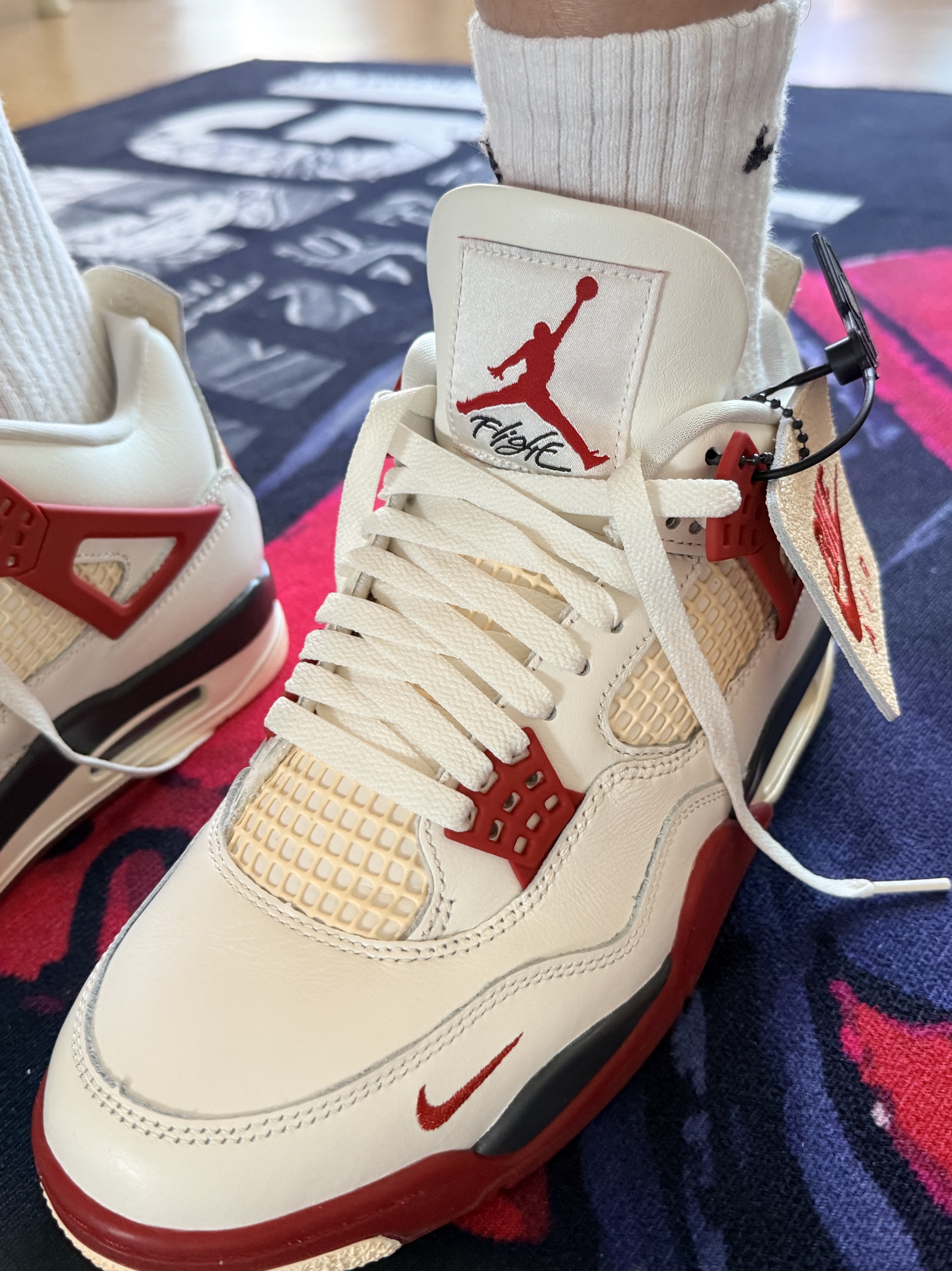 Jordan 4 x Nigel Sylvester Retro OG Brick After Brick 착용 스타일 - 3