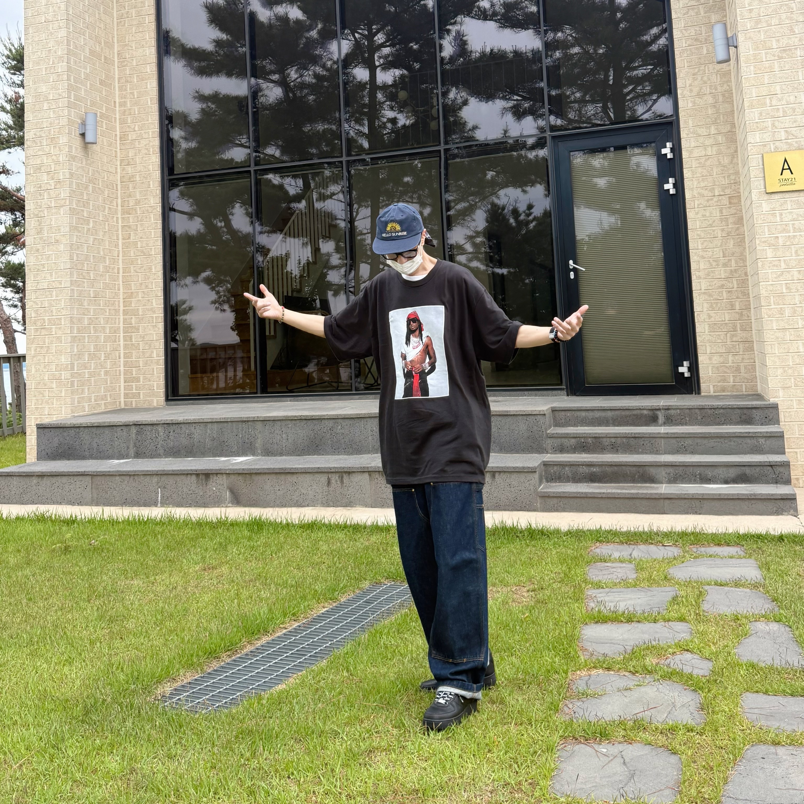 Supreme Playboi Carti T-Shirt Black - 25FW, Carhartt WIP Nash Loose Fit Double Knee Pants Blue Rinsed 착용 스타일 - 1