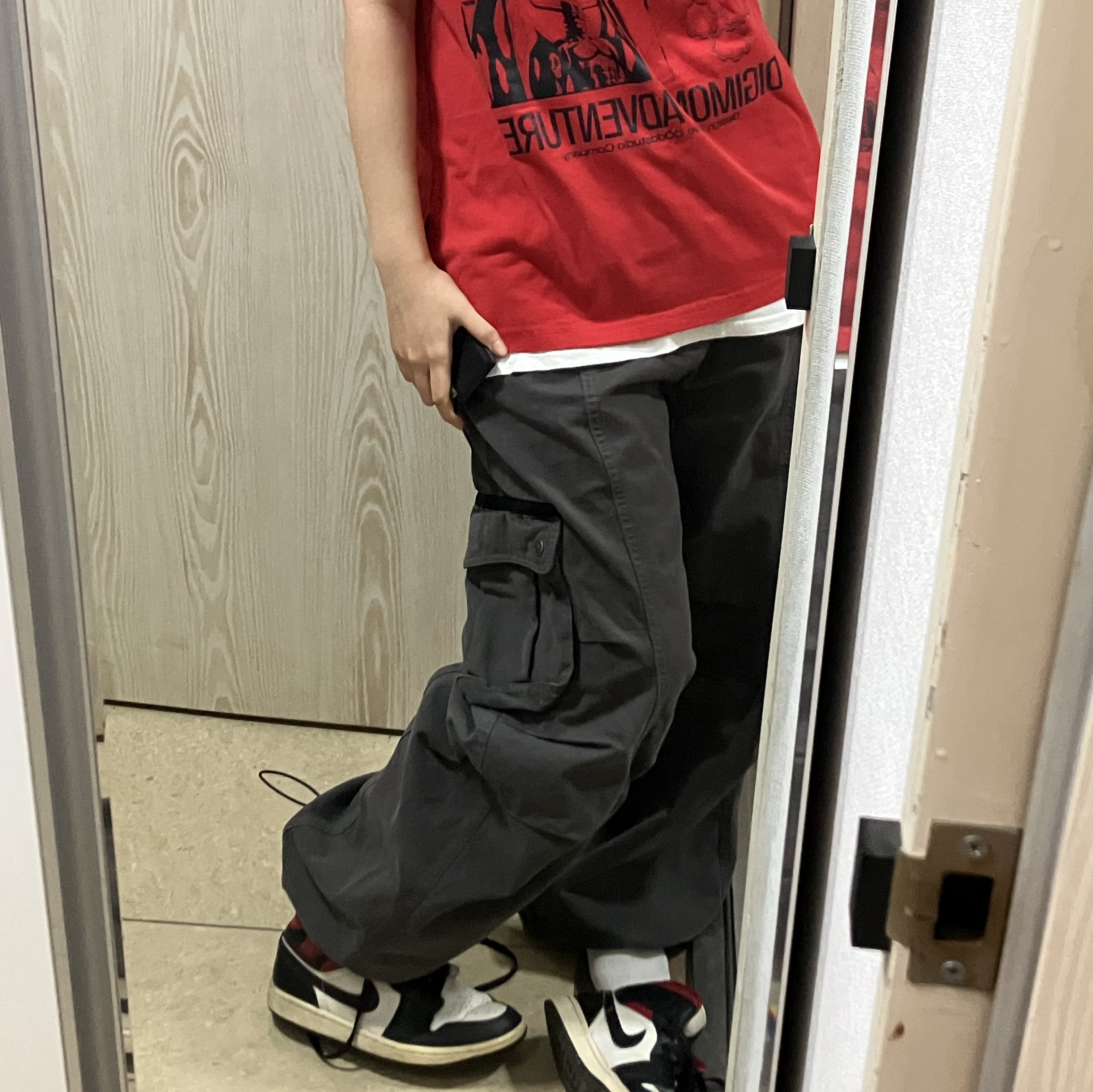 (W) Jordan 1 Mid Black Gym Red 착용 스타일