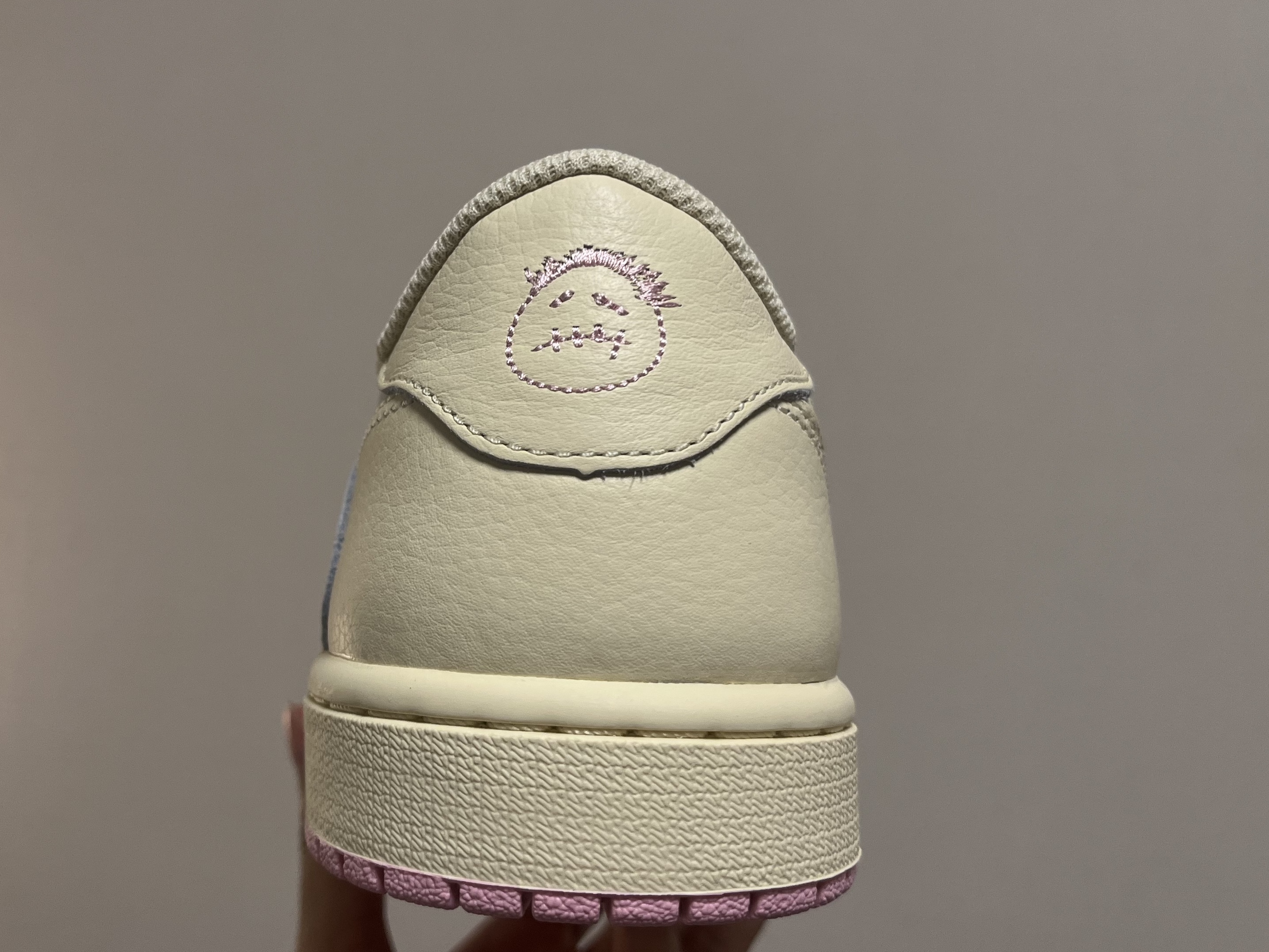Jordan 1 x Travis Scott Retro Low OG SP Muslin Shy Pink 착용 스타일 - 8