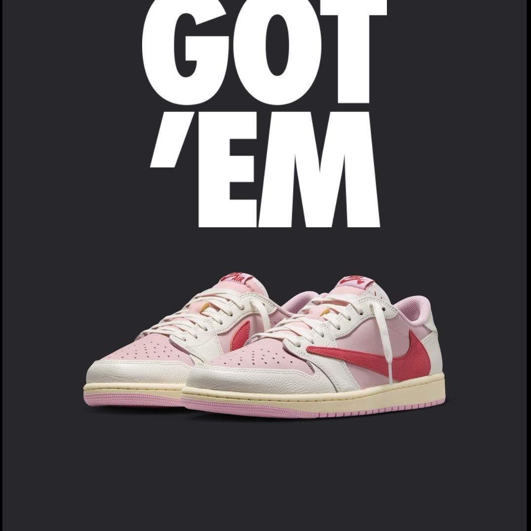 Jordan 1 x Travis Scott Retro Low OG SP Sail Tropical Pink 착용 스타일