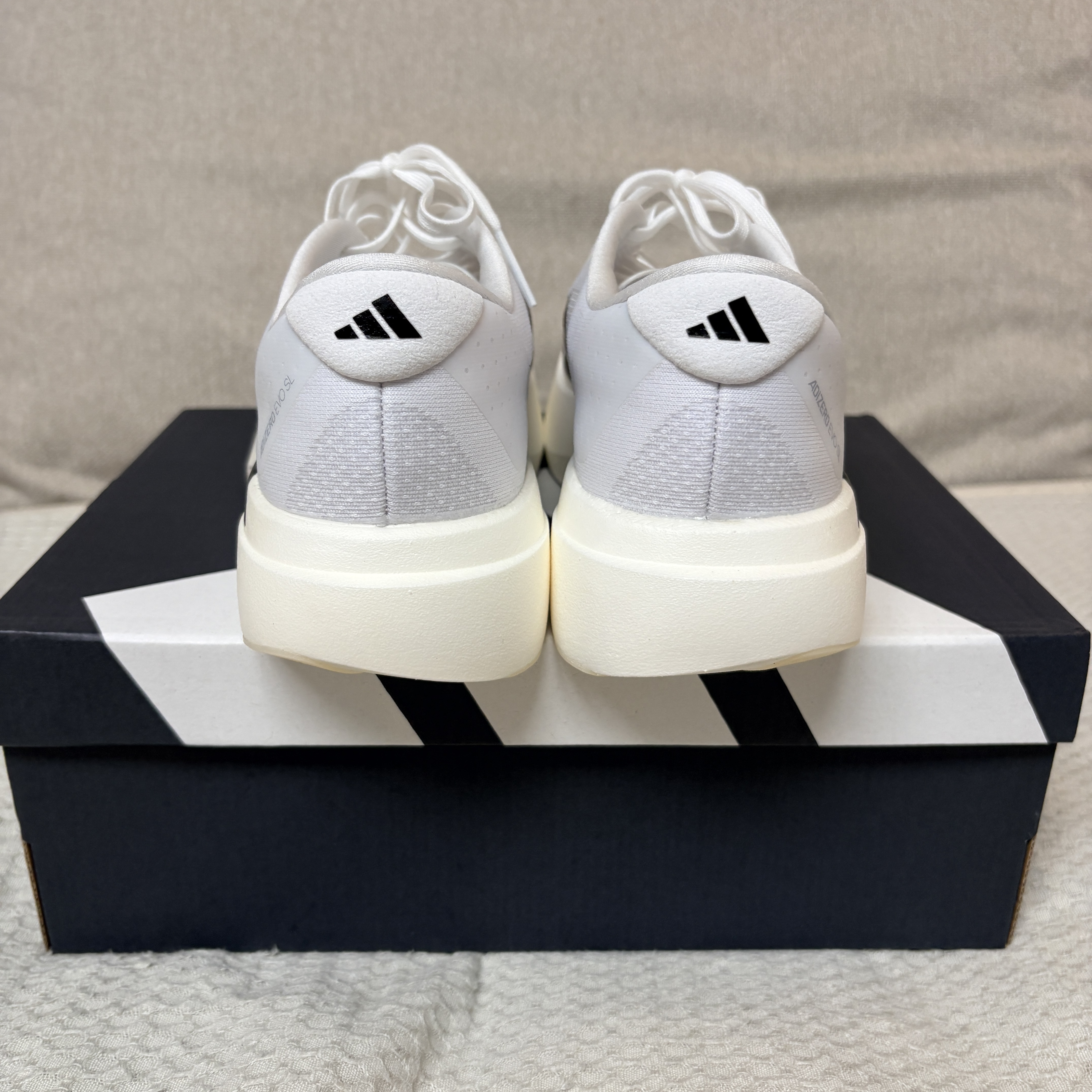 Adidas Adizero EVO SL Cloud White Core Black 착용 스타일 - 5