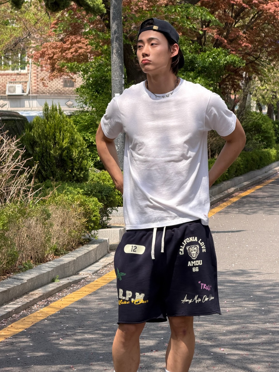 [KREAM 단독] AMOU Cali Shorts Navy 착용 스타일 - 1