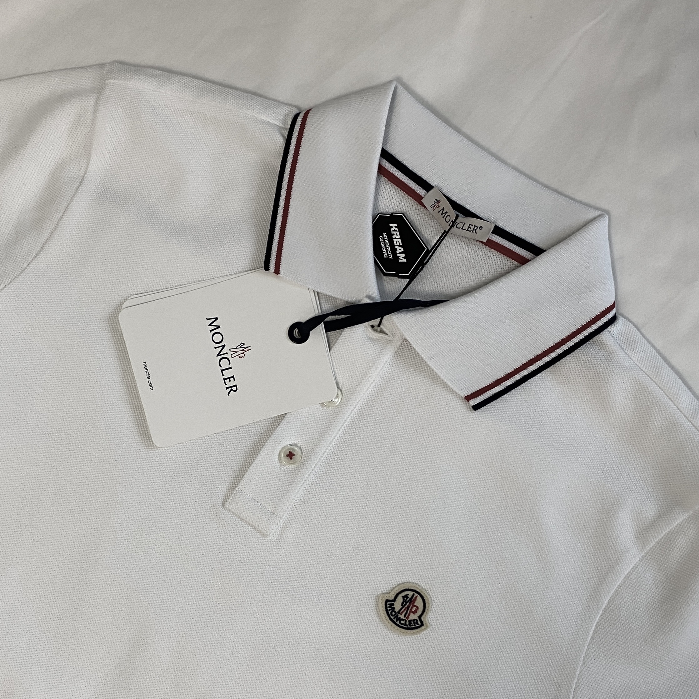 Moncler Tricolour Trimmed Cotton Piquet Polo Shirt Optical White - 26SS 착용 스타일