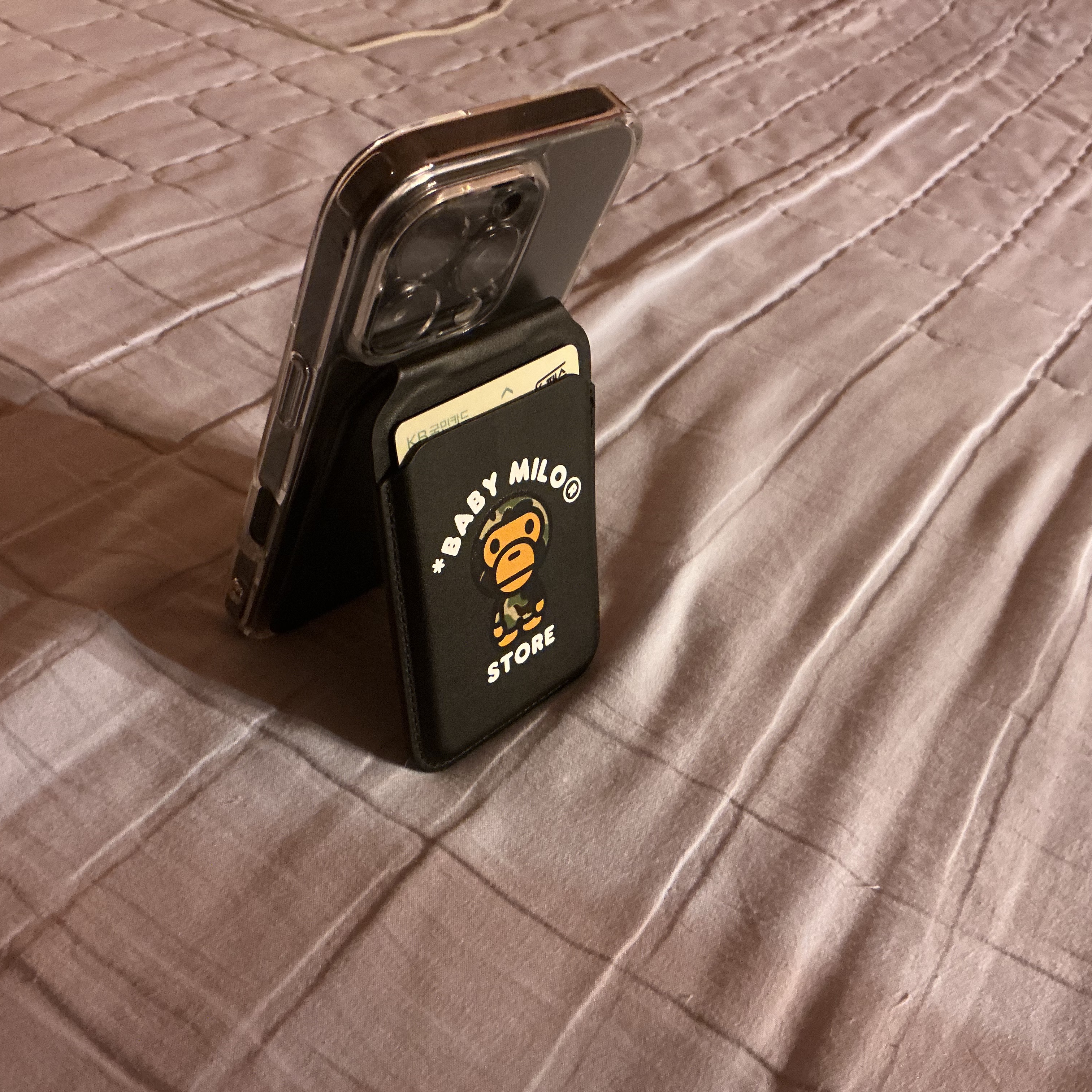 SINJIMORU MagSafe M Airclo Basic Matte Case, BAPE Baby Milo MagSafe Card Holder Black 착용 스타일 - 2