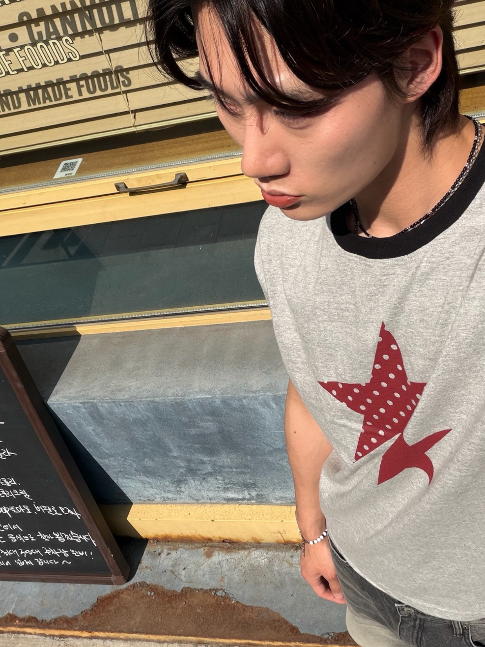 AMOU Two Star Ringer T-Shirts Gray 착용 스타일