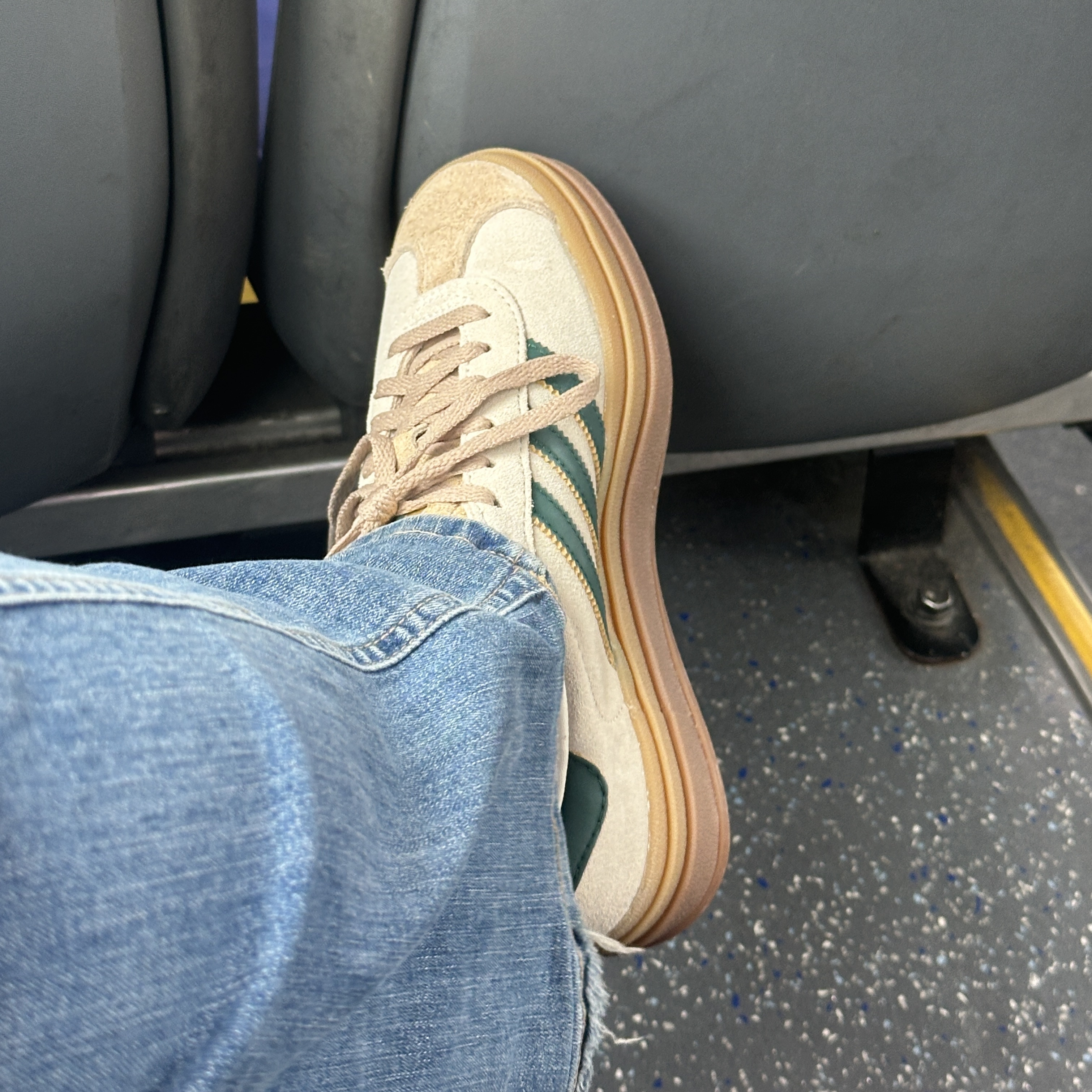 (W) Adidas Gazelle Bold Cream White Collegiate Green 착용 스타일 - 3