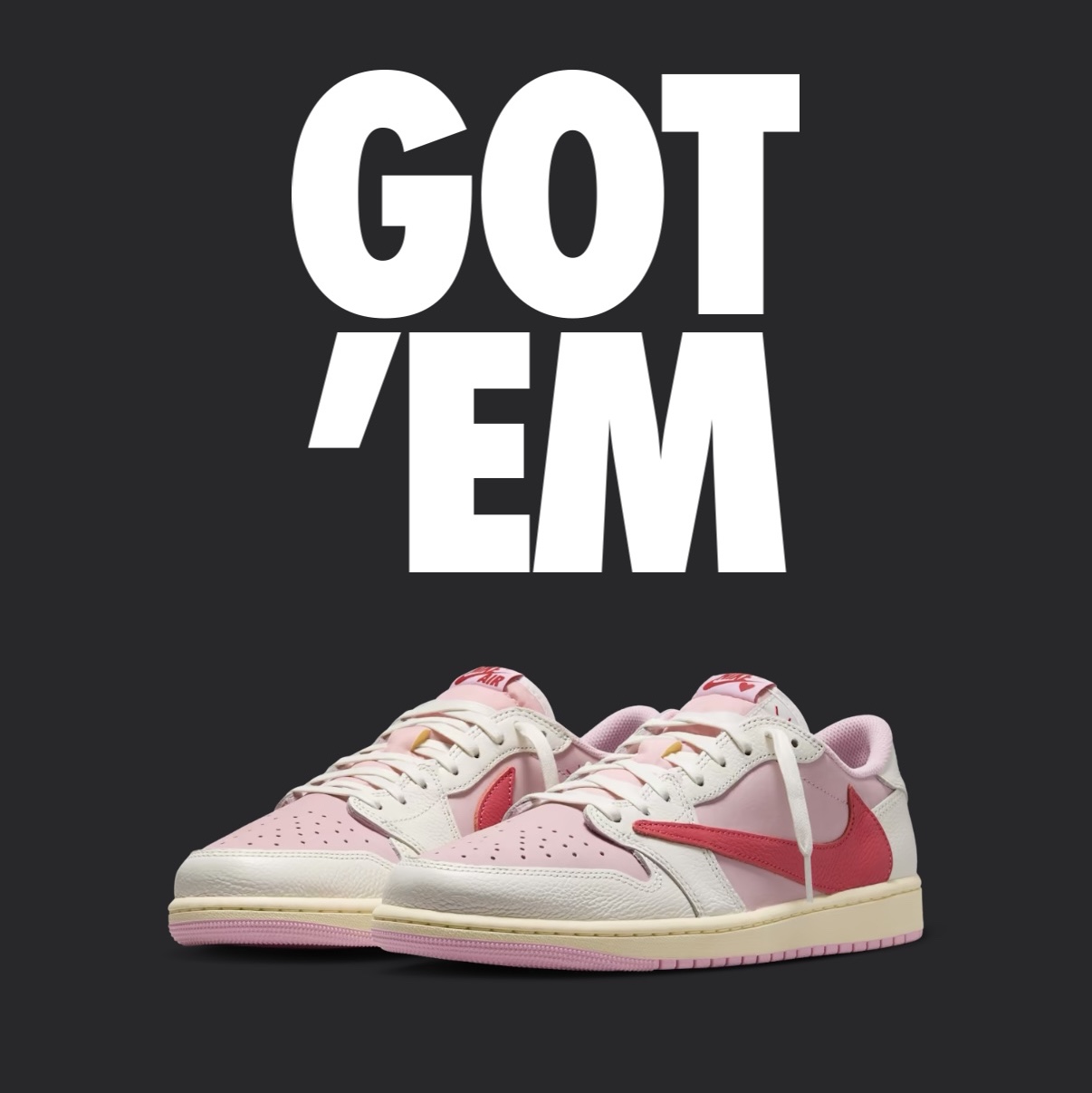 Jordan 1 x Travis Scott Retro Low OG SP Sail Tropical Pink 착용 스타일
