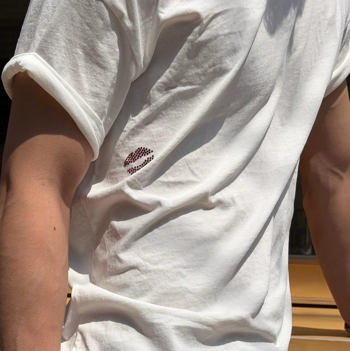 [KREAM 단독] AMOU Kiss Mark Garment T-Shirts White 착용 스타일 - 3