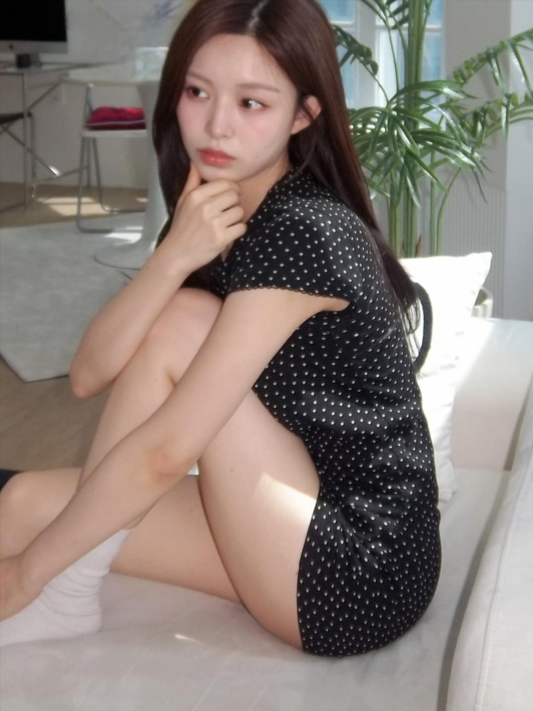 Rosefrantz Rose & Berry Lounge T-shirt [Black], Rosefrantz Rose & Berry Lounge Shorts [Black] 착용 스타일 - 1
