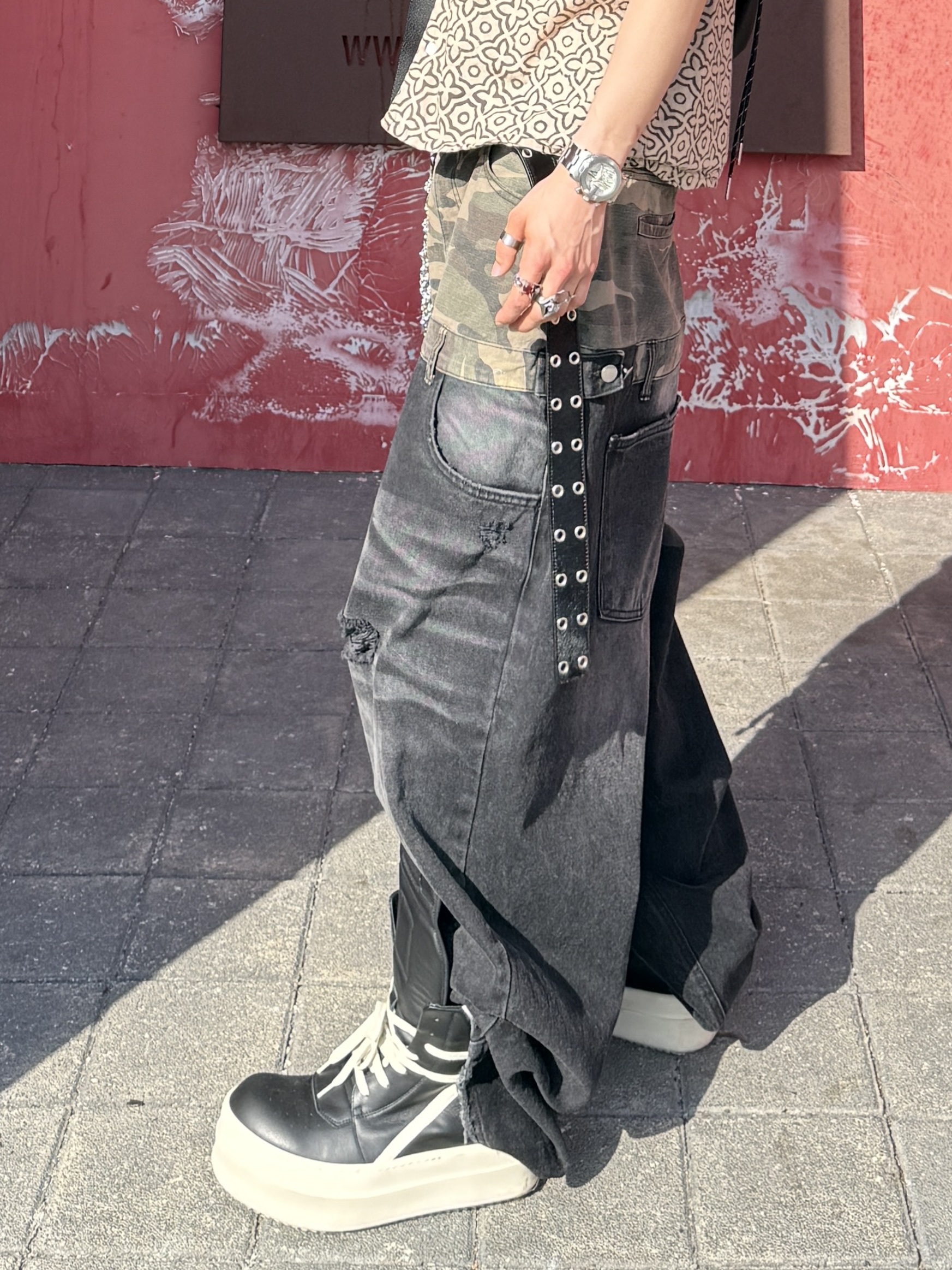 Rick Owens Hollywood Mega Bumper Geobasket in Full Grain Calf Leather Black Milk, Rick Owens Mega Bumper Geobasket Black Milk 착용 스타일 - 6