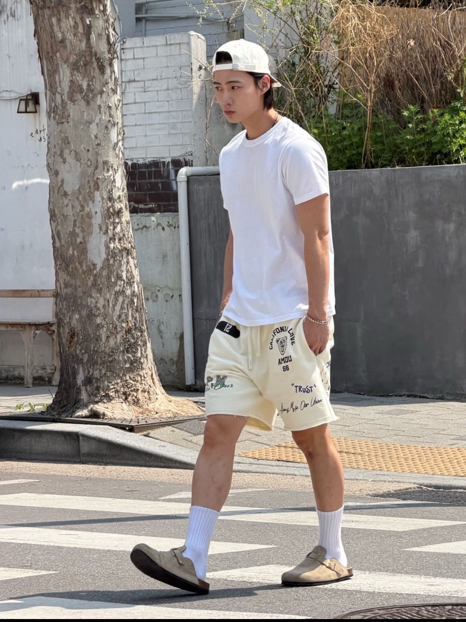 [KREAM 단독] AMOU Cali Shorts Cream 착용 스타일 - 4