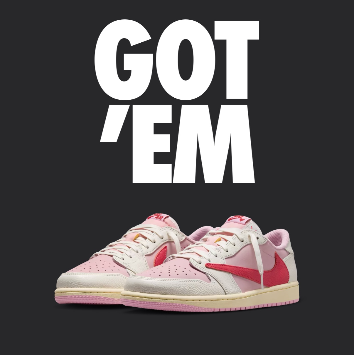 Jordan 1 x Travis Scott Retro Low OG SP Sail Tropical Pink 착용 스타일