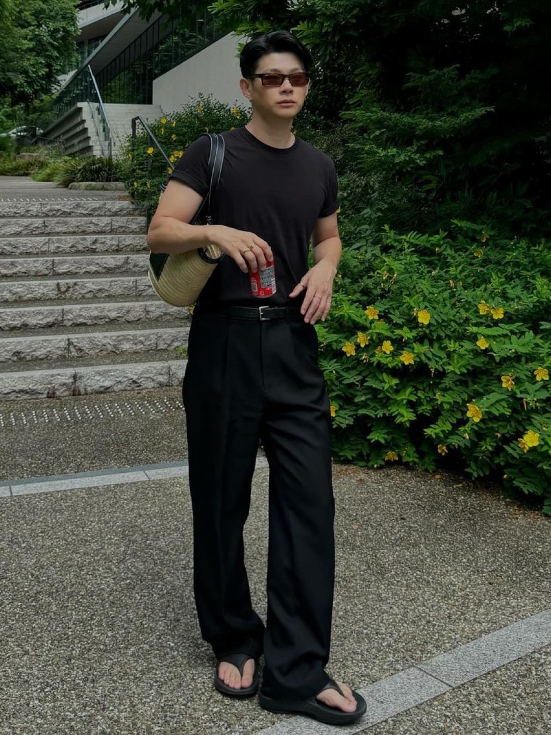 [10% 적립] OOFOS OOriginal + Black Unisex Flip-Flops, [10% 적립] OOFOS OOriginal + Bright Lime Unisex Flip-Flops 착용 스타일 - 3