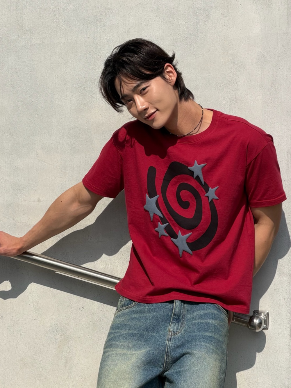 AMOU Molly Star Half T-Shirts Red 착용 스타일
