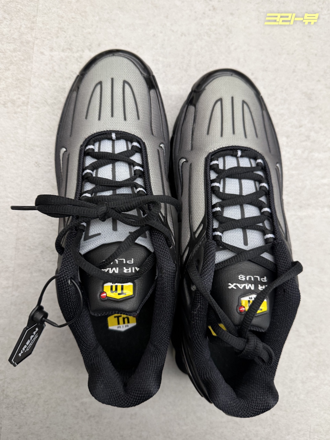 Nike Air Max Plus 3 Black Wolf Grey 착용 스타일 - 2