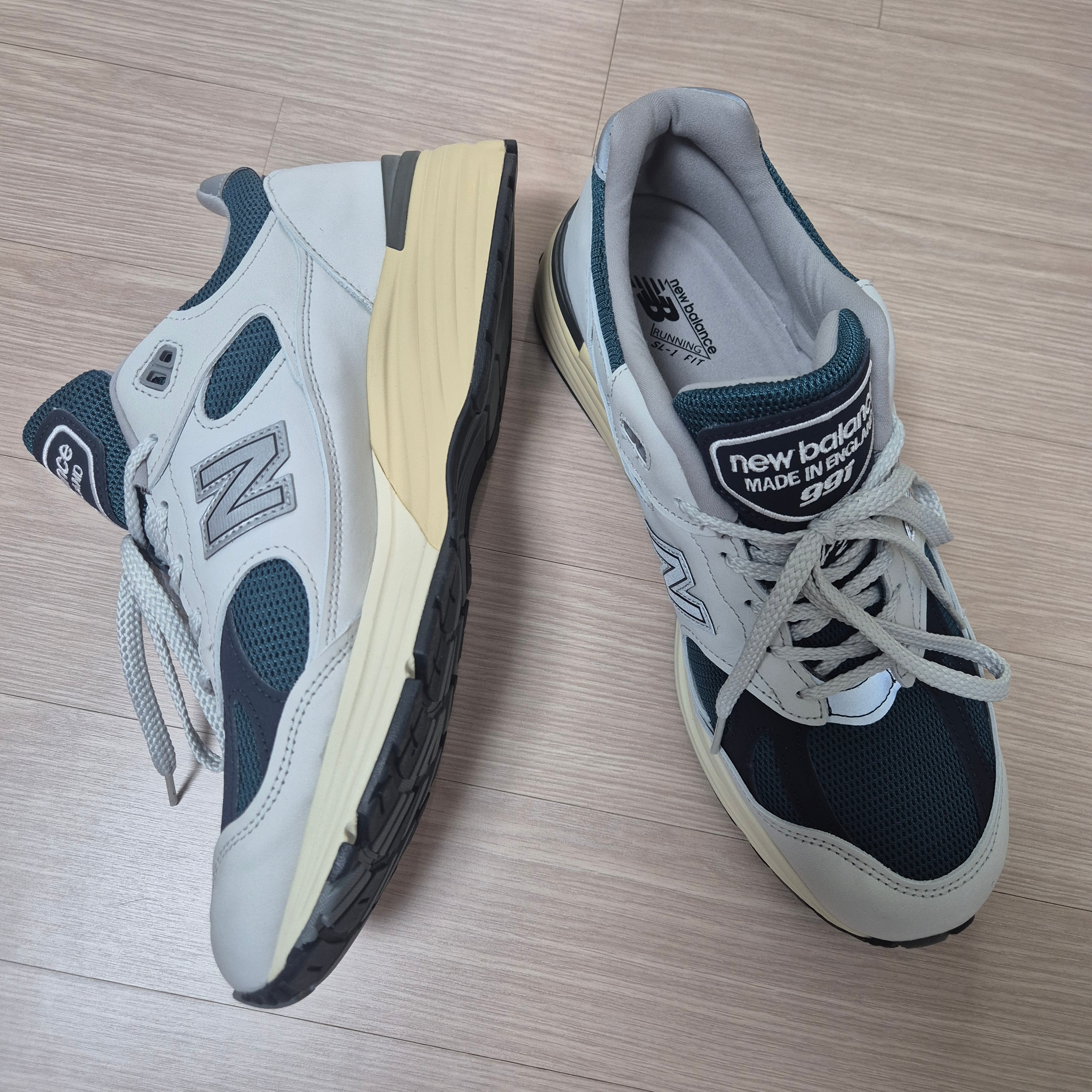New Balance 991v2 Made in UK Grey Balsam 착용 스타일 - 3
