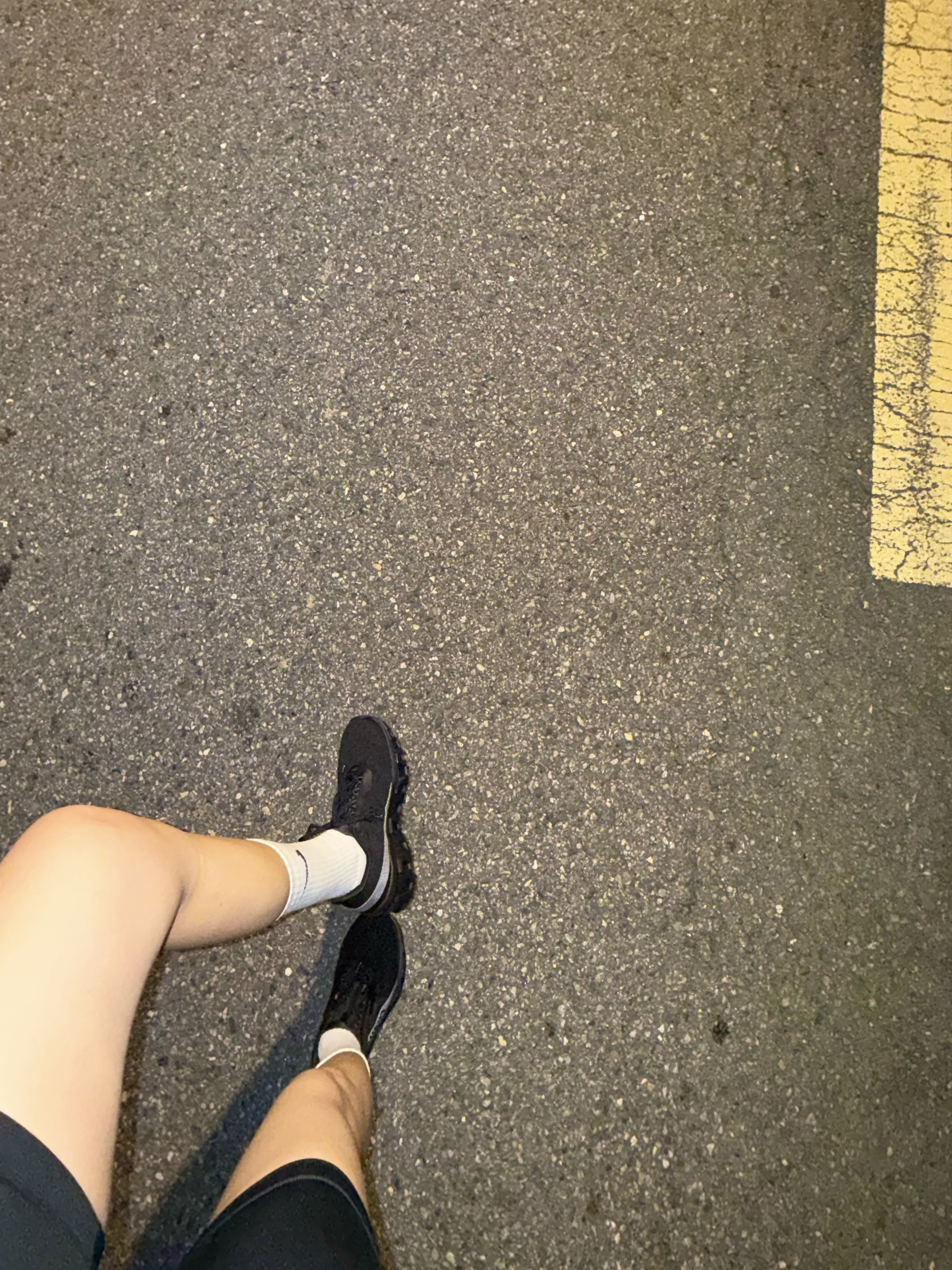 Salomon Pulse Belt Black, On Running Cloudmonster All Black 착용 스타일 - 2