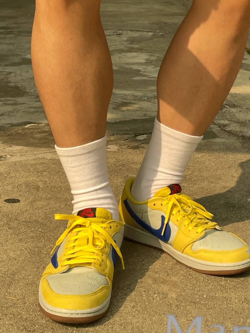 (W) Jordan 1 x Travis Scott Retro Low OG SP Canary 착용 스타일
