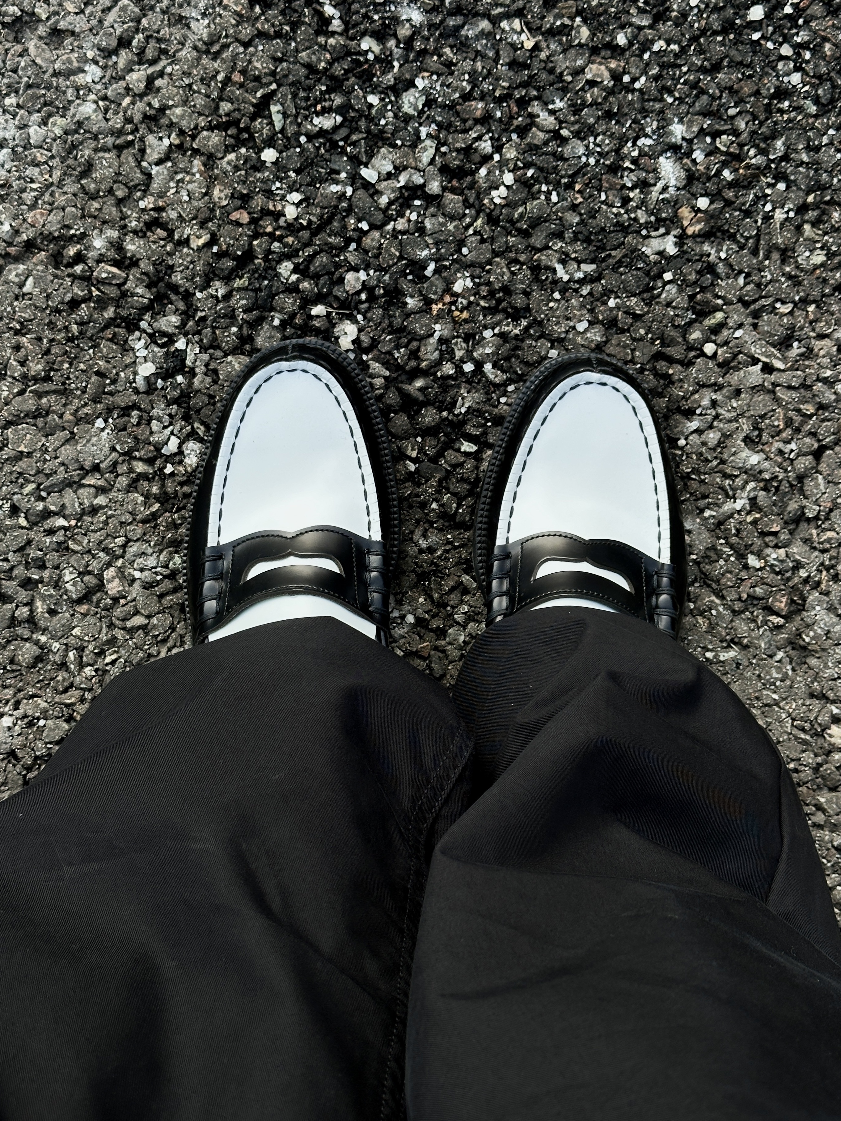 Haruta HS-906 Penny Loafer Black & White 착용 스타일 - 5