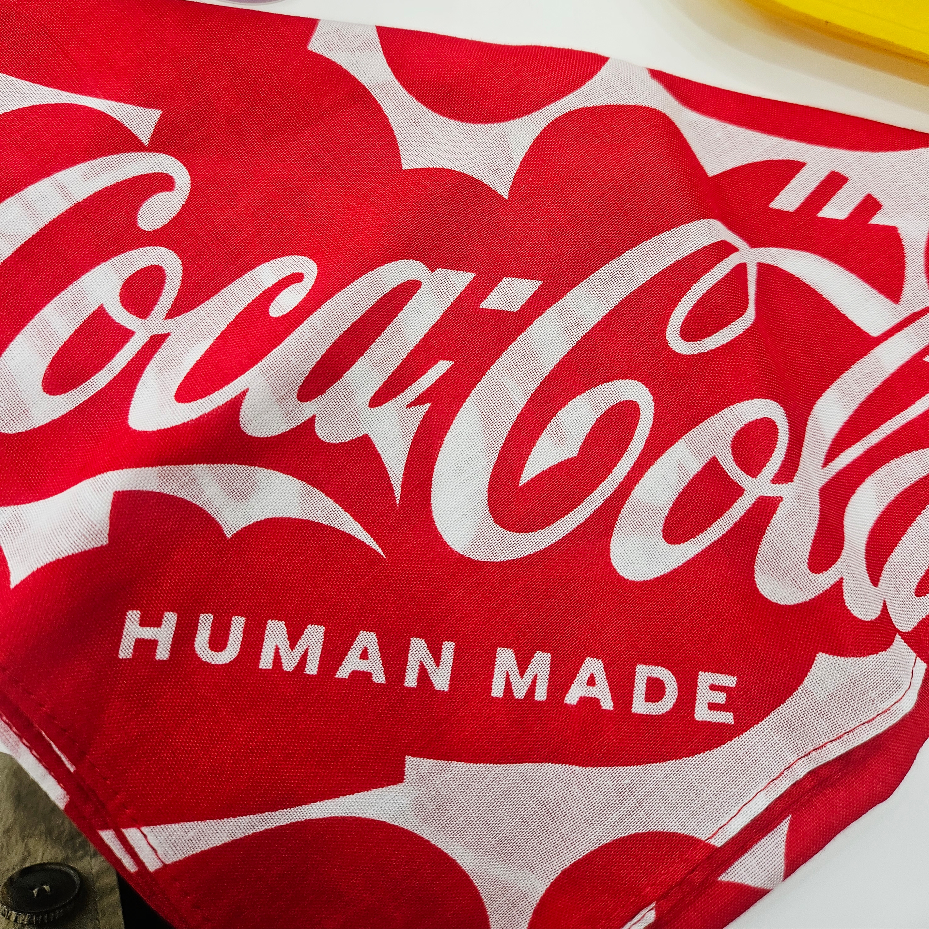 Human Made x Coca-Cola Bandana Red 착용 스타일 - 2