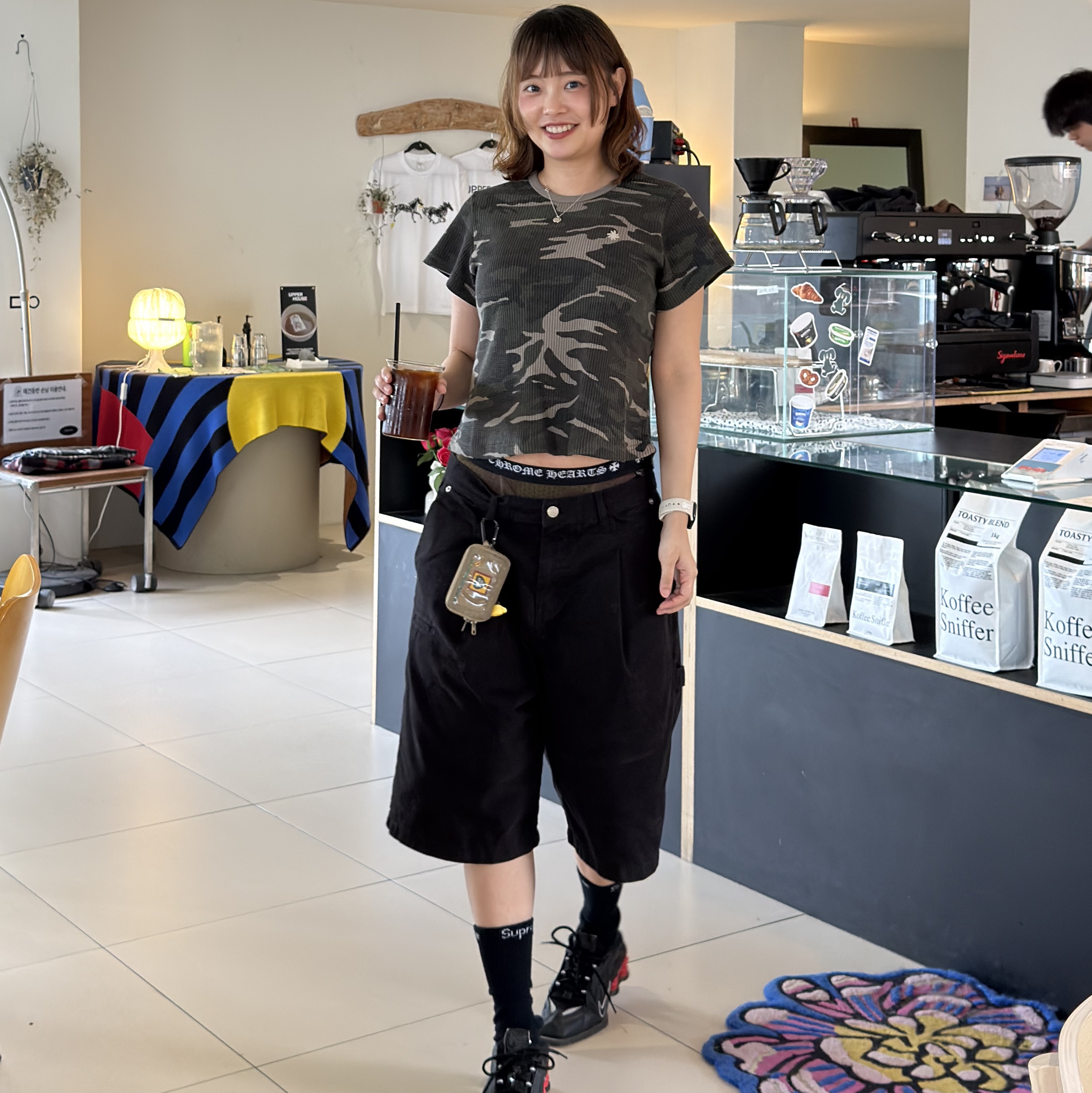 SLOW RECORD HOUSE Logo Waffle Crop T-Shirt Camo (Khaki) 착용 스타일 - 1