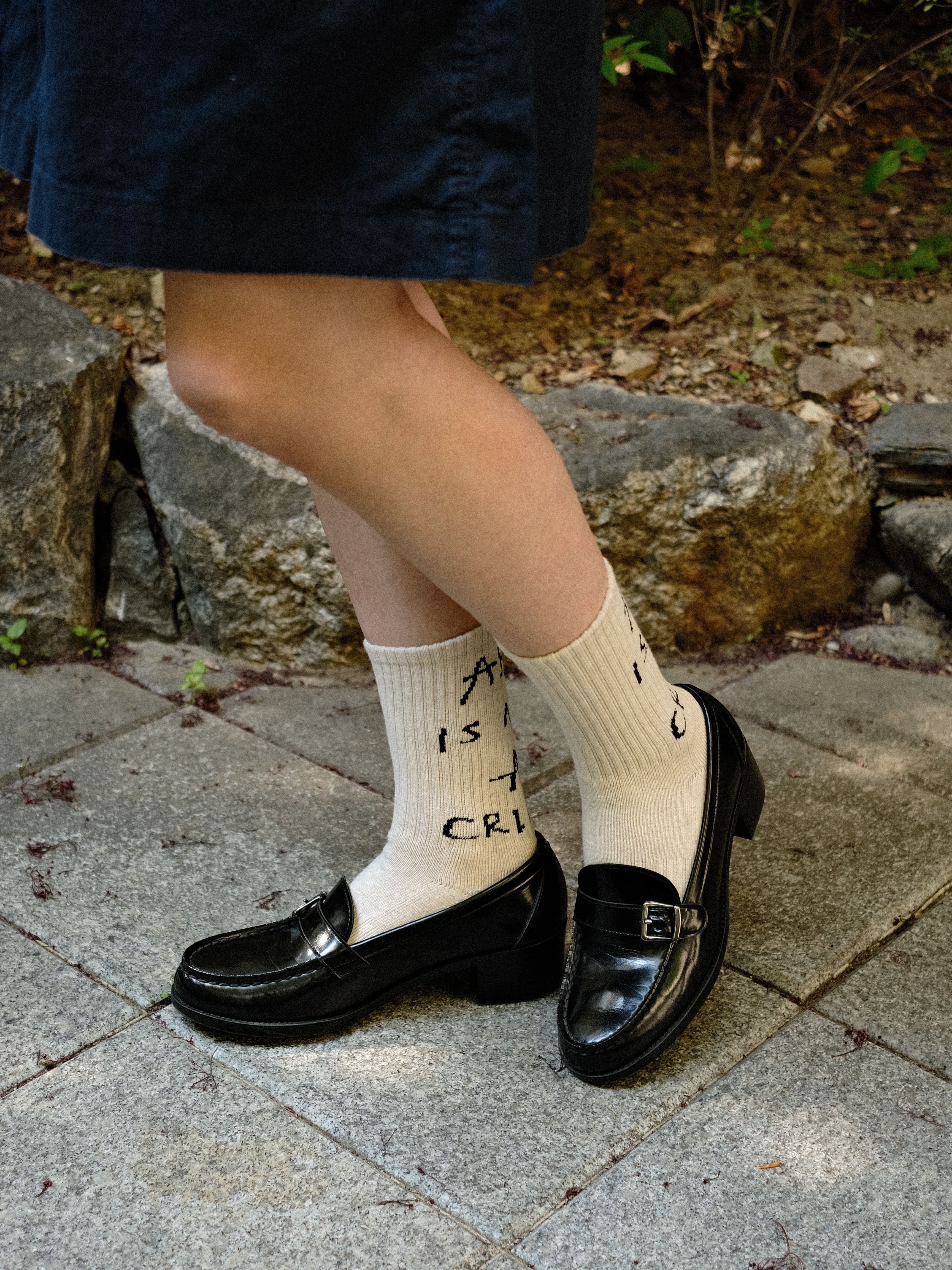 Haruta HS-4600 Ring Strap Heel Loafer Black 착용 스타일 - 2