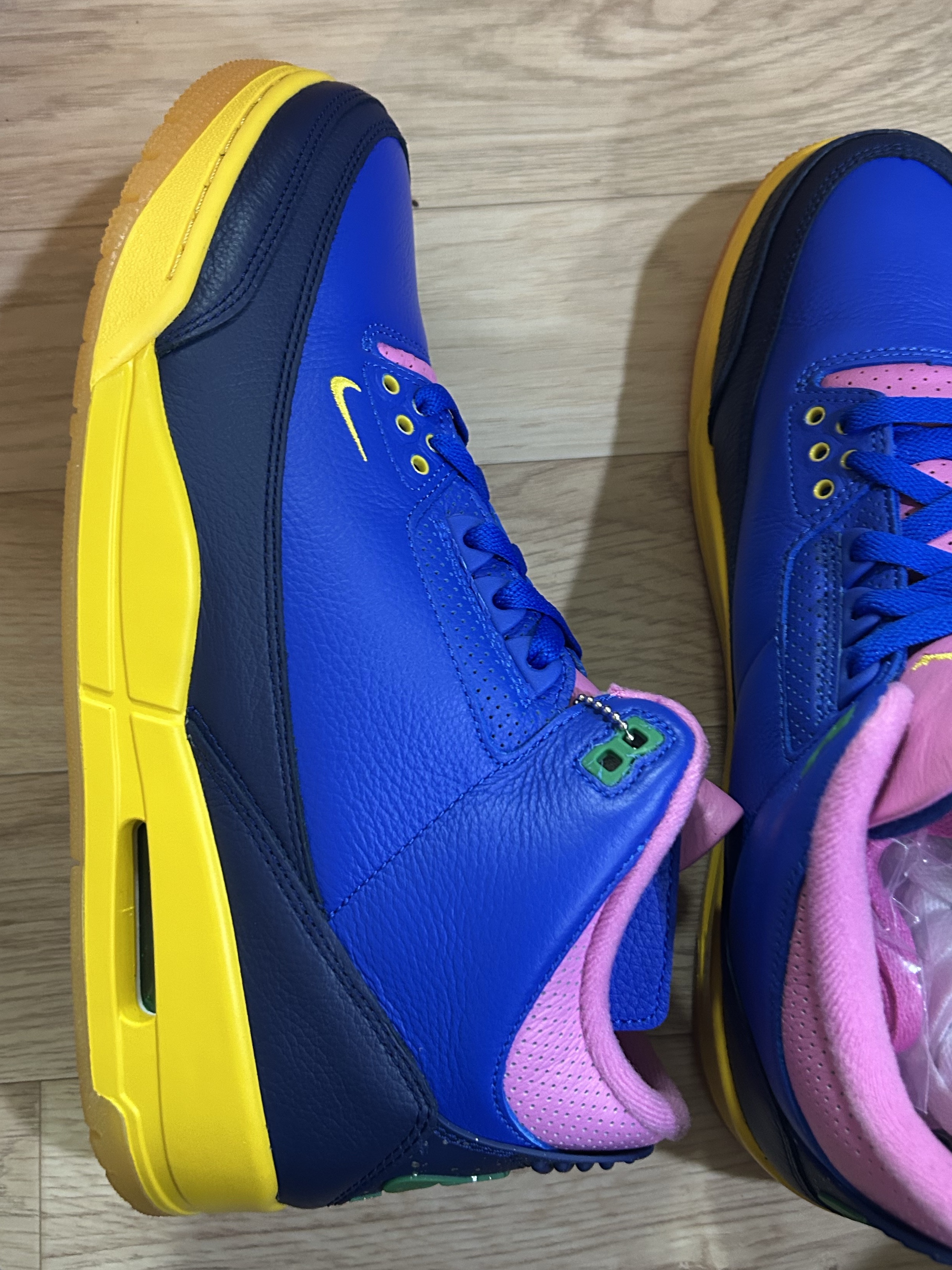 Jordan 3 Retro OG Brazil Racer Blue and Blue Void 착용 스타일
