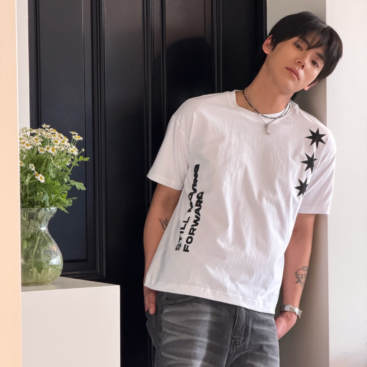 AMOU Motion Half T-Shirts White 착용 스타일 - 4
