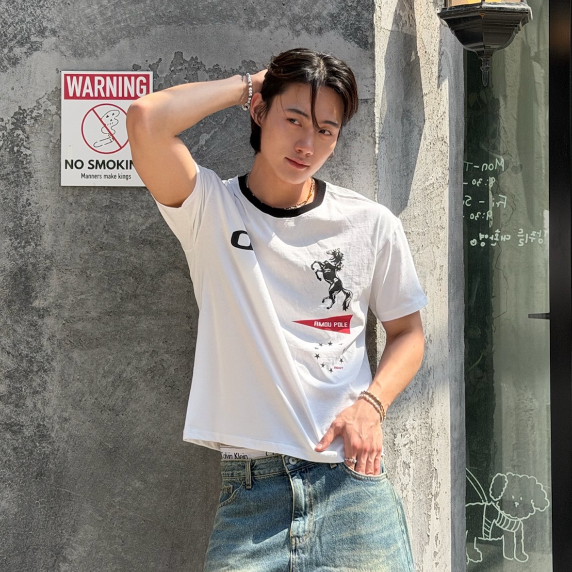 AMOU Sporty Horse Half T-Shirts White 착용 스타일