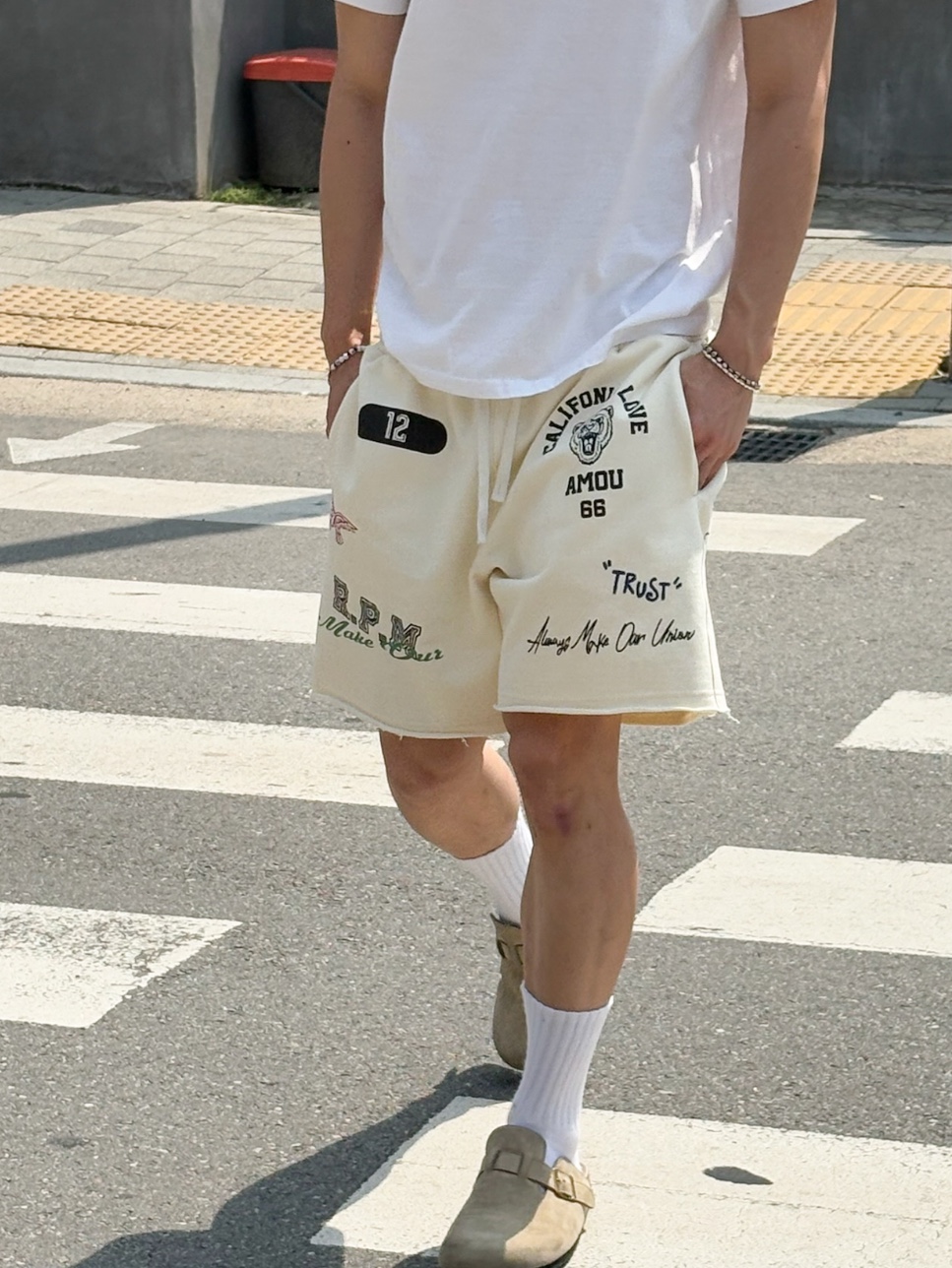 [KREAM 단독] AMOU Cali Shorts Cream 착용 스타일 - 1
