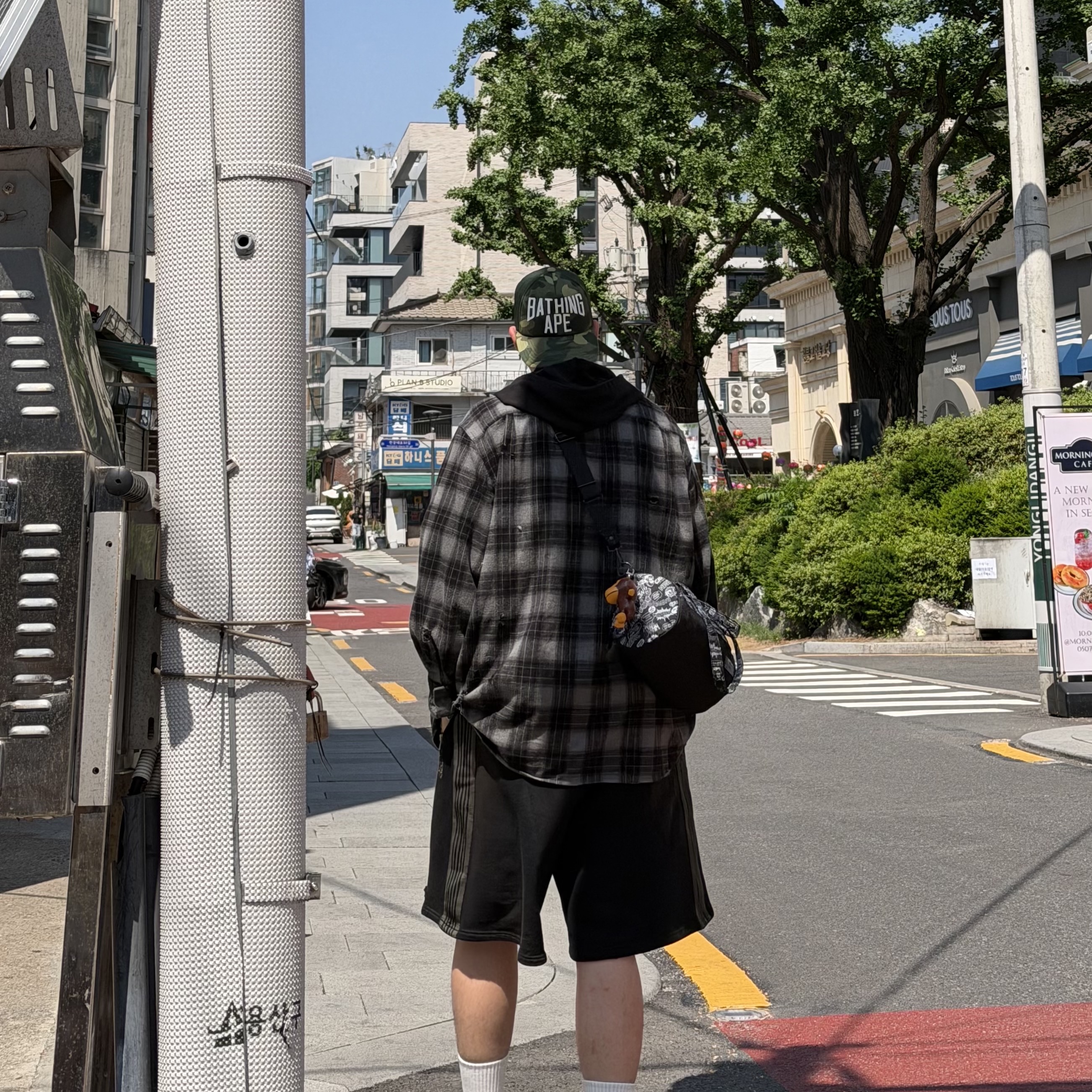 Neighborhood x Saint Mxxxxxx STHD Saint NBHD T-Shirt Navy - 25SS, Adidas Climacool Off White 착용 스타일 - 1
