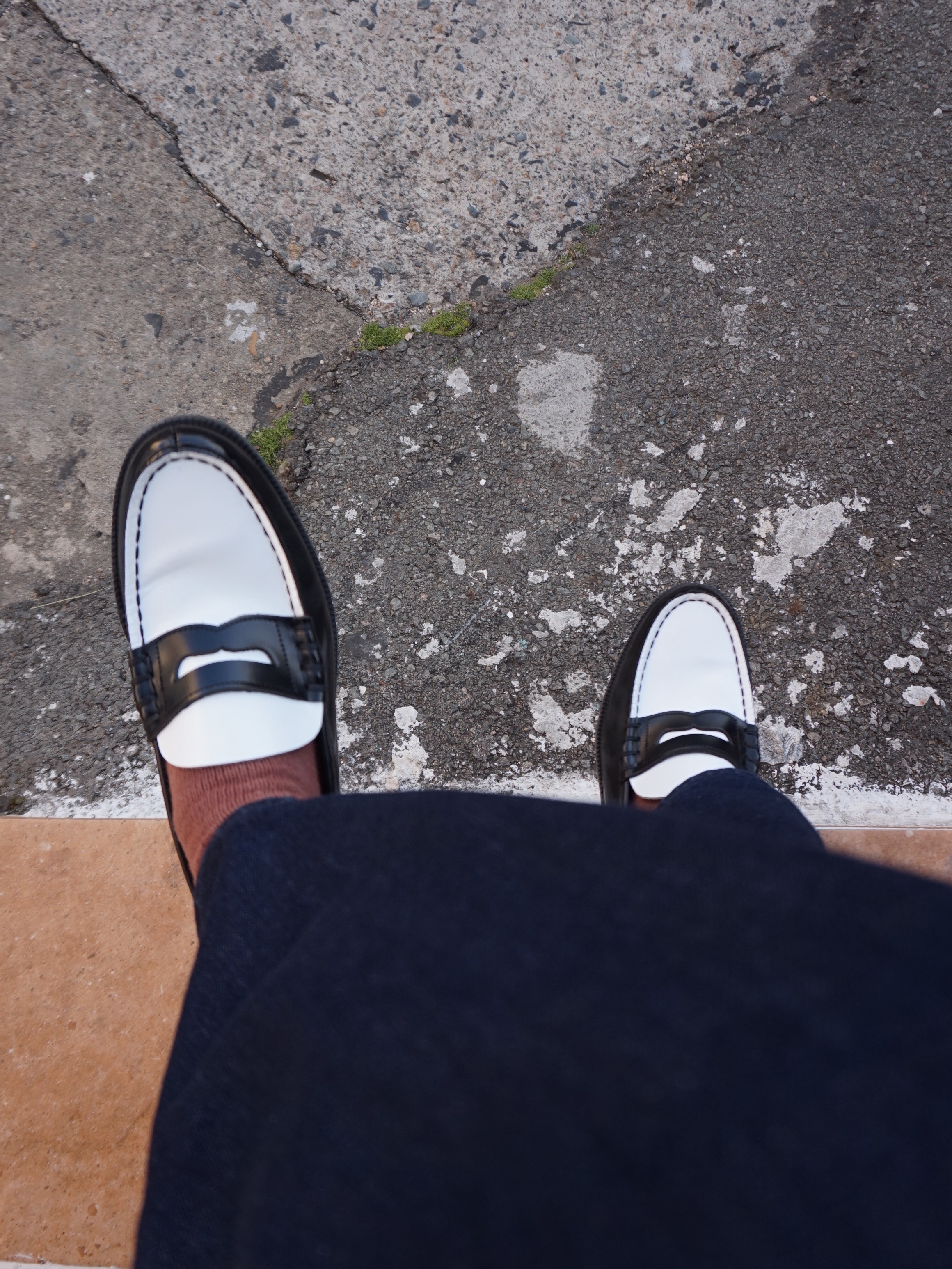 Haruta HS-906 Penny Loafer Black & White 착용 스타일 - 6